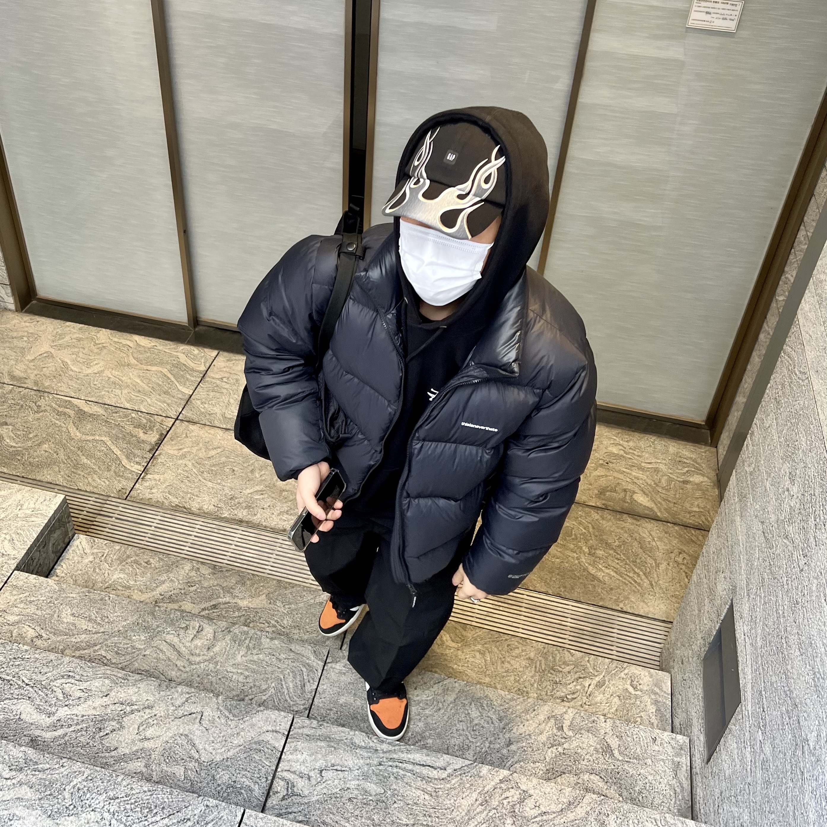 Jordan 1 Low Shattered Backboard, Yeezy Gap Engineered By Balenciaga Flame Cap Black 착용 스타일