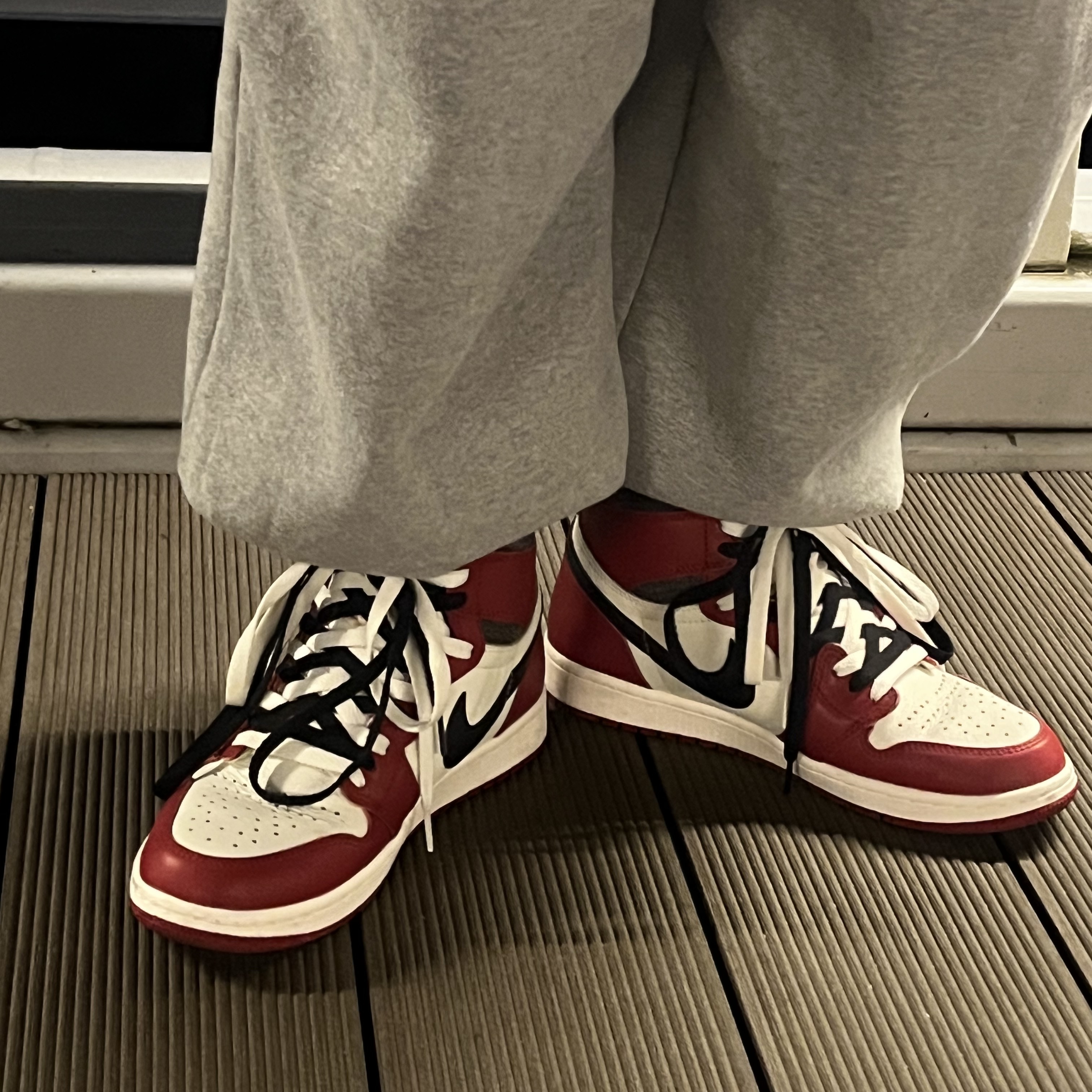 Jordan 1 Retro High OG Chicago 2022, Sony WH-1000XM4 Black (Korean Ver.) 착용 스타일 - 3