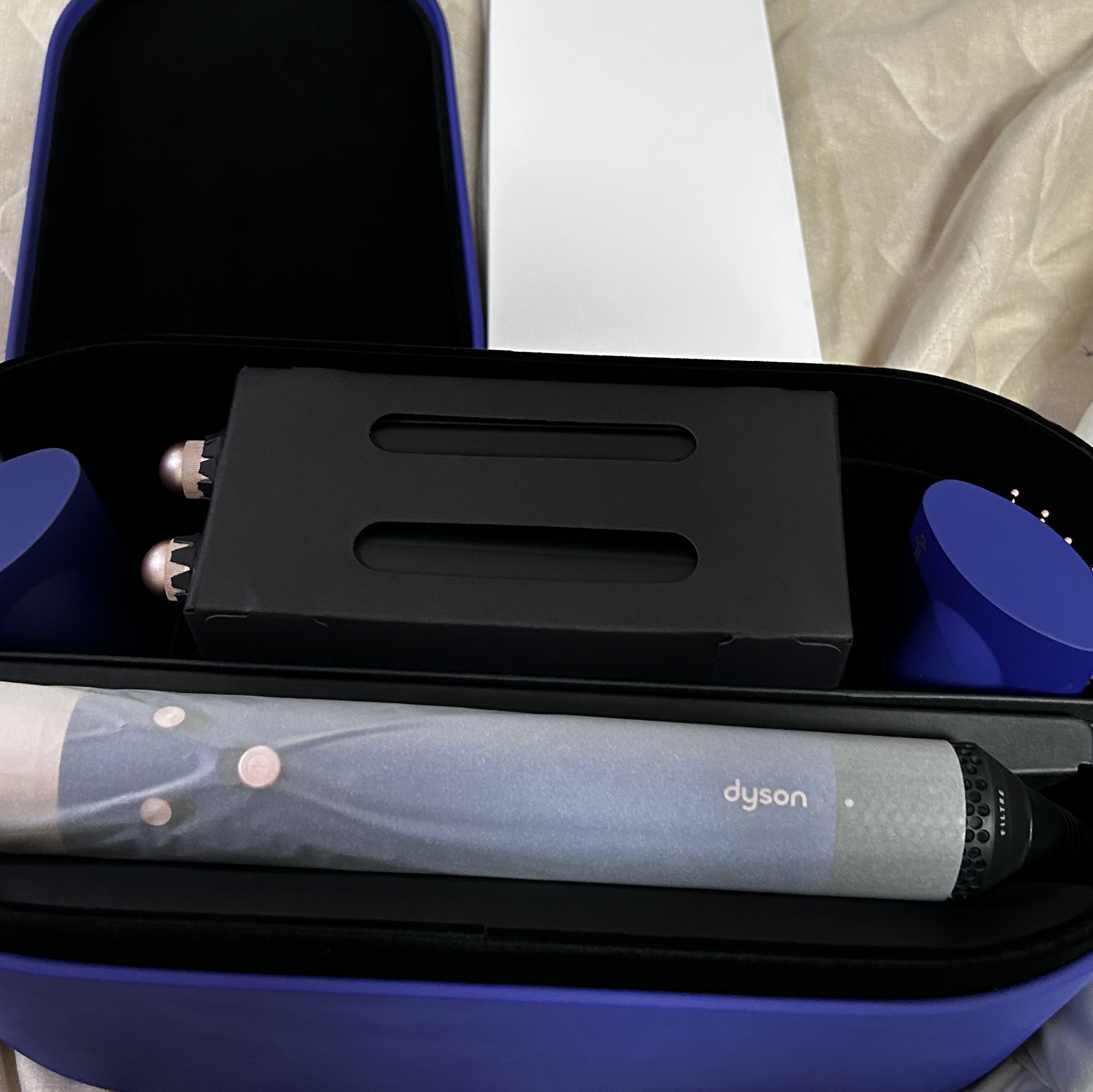 Dyson Airwrap Multi Styler Complete Long Vinca Blue Rose (Korean Ver.), Dyson Airwrap Multi Styler Complete Copper Nickel (Korean Ver.) 착용 스타일 - 1