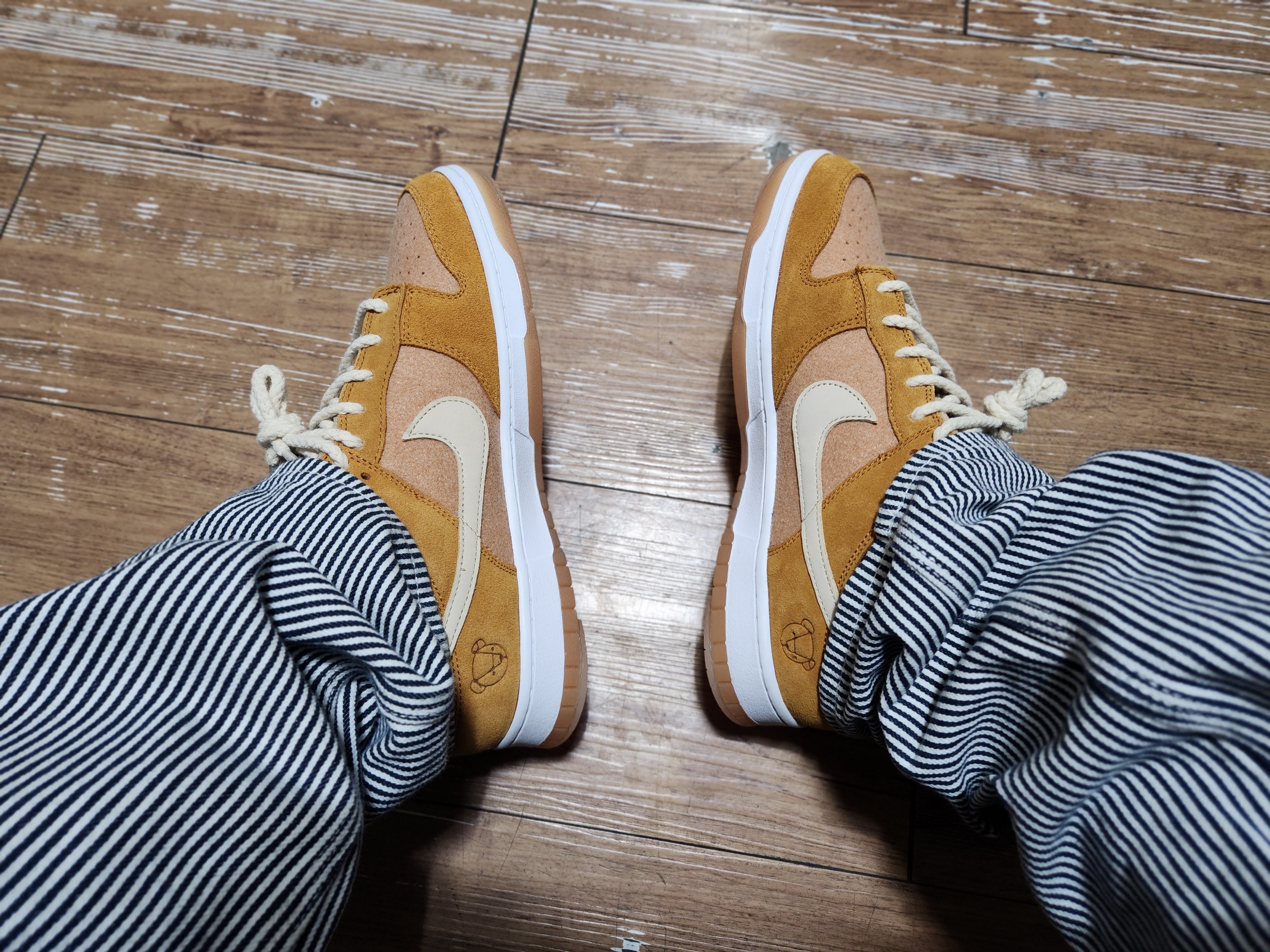 Nike Dunk Low SE Praline Desert Ochre 착용 스타일 - 4