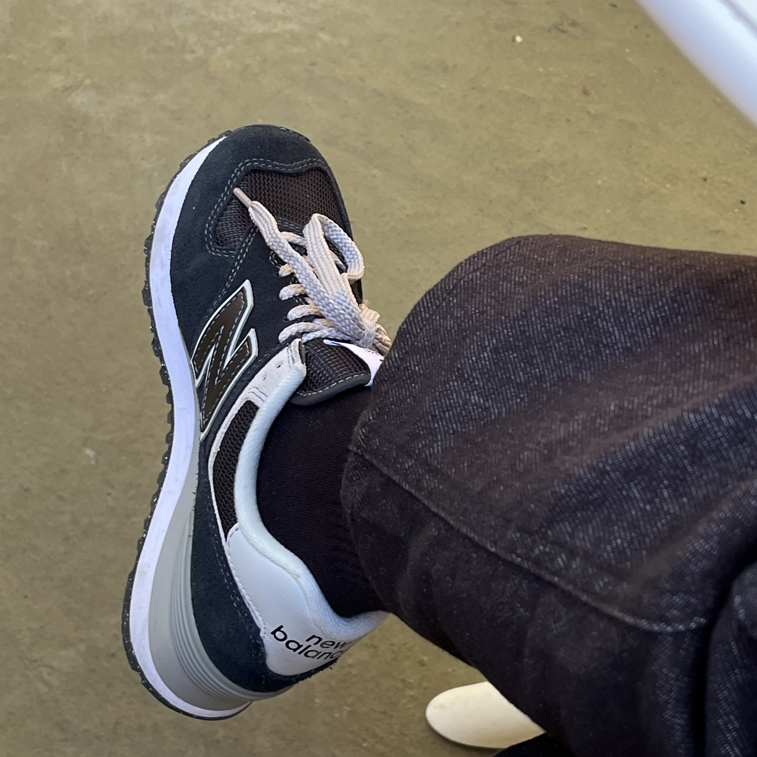 (W) New Balance 574 Black - B Standard 착용 스타일 - 1