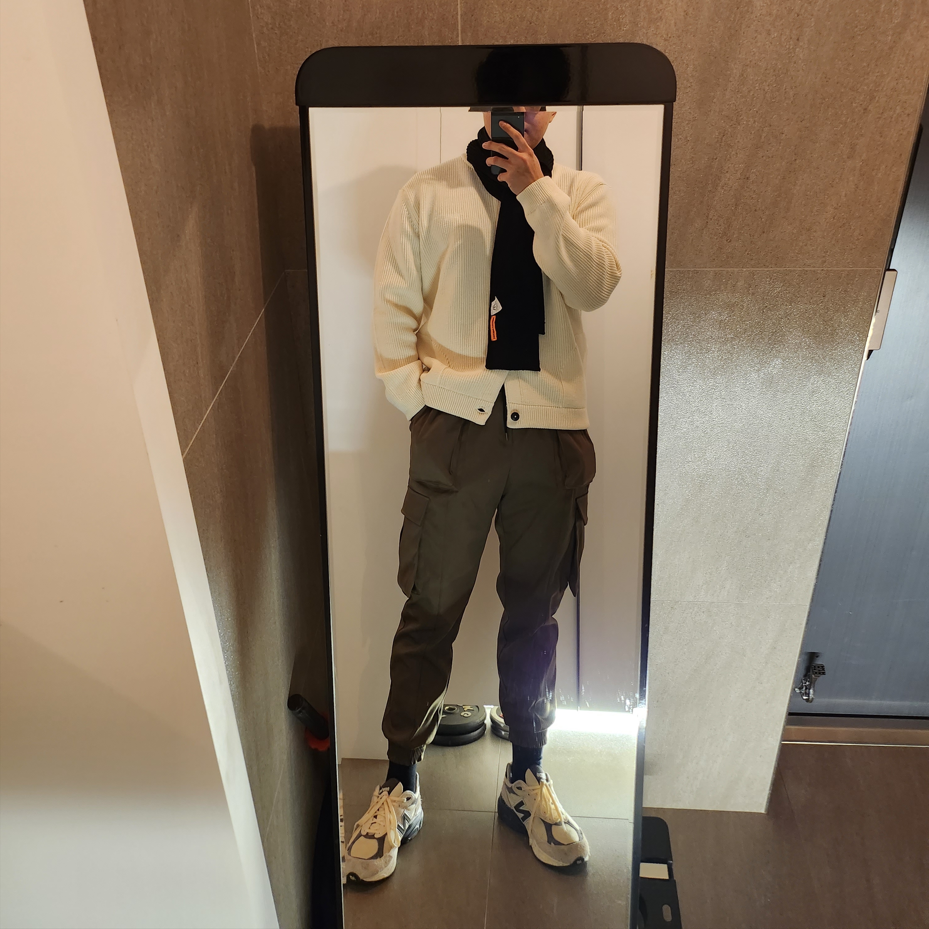 Andersen Andersen Skipper Jacket Off White, New Balance 990v3 Made in USA Moonbeam Macadamia Nut 착용 스타일