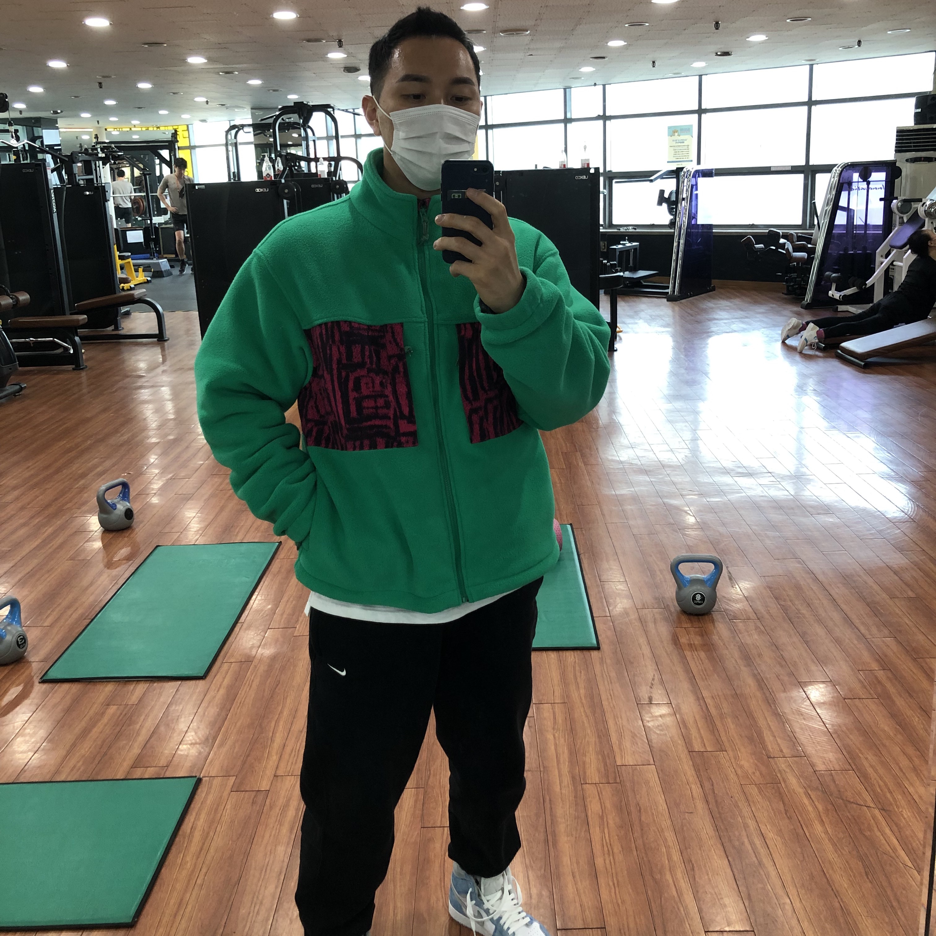 Jordan 1 Retro High OG Hyper Royal, Nike ACG Microfleece Jacket Lucid Green - US/EU 착용 스타일 - 3