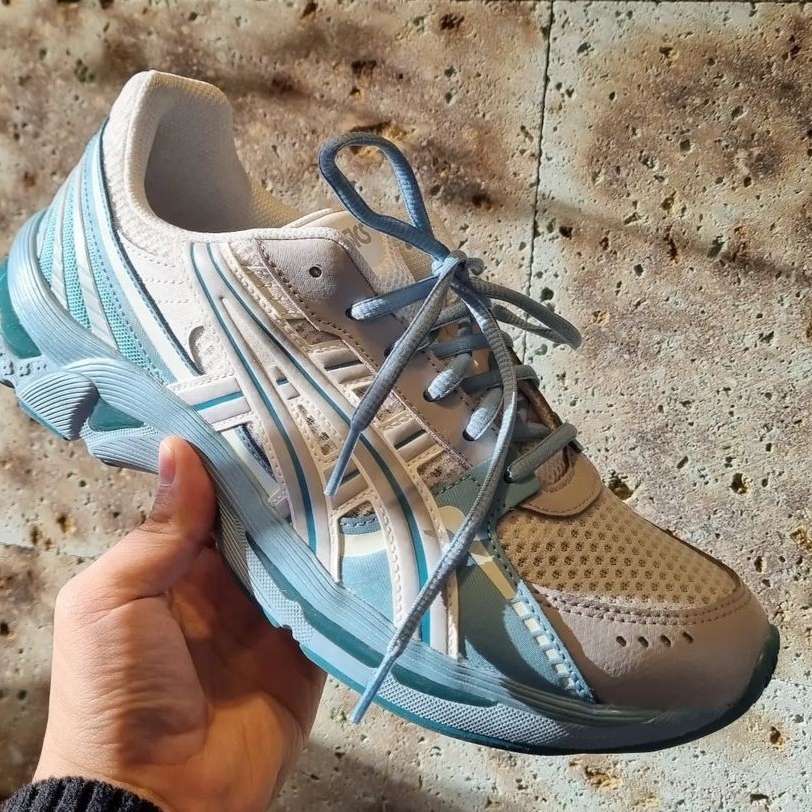 Asics Gel-Kyrios Cream Oyster Grey 착용 스타일