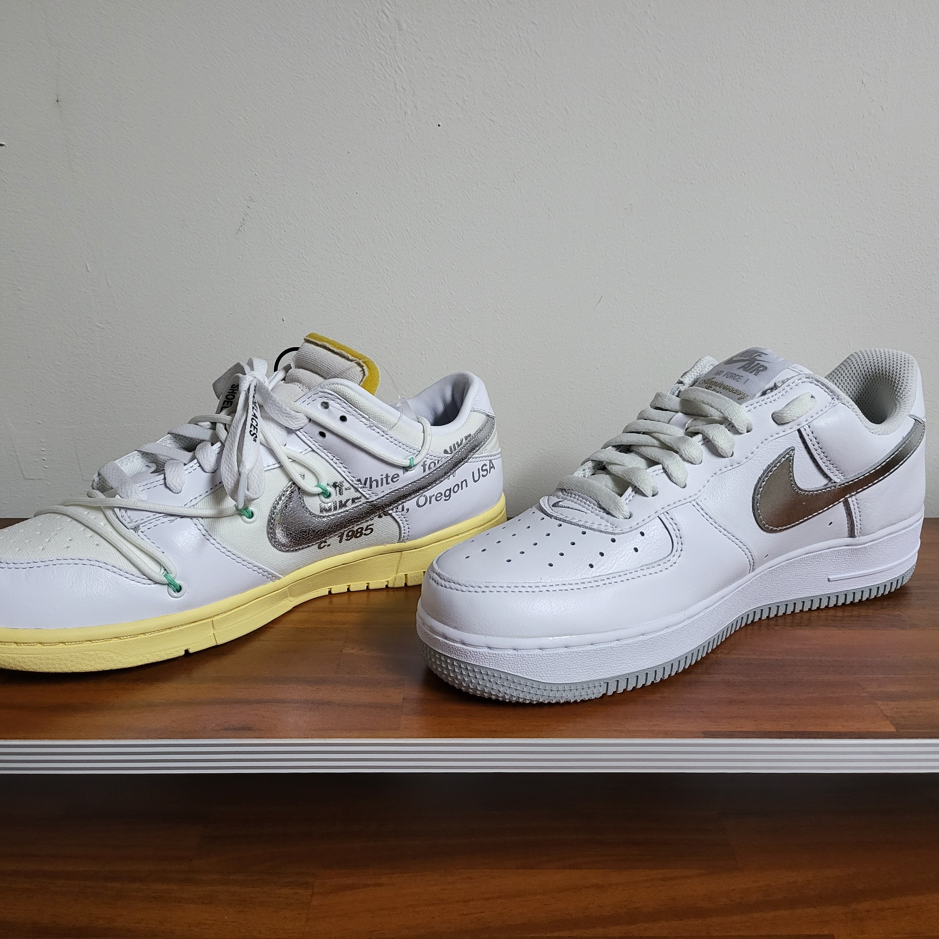 Nike x Off-White Dunk Low The 50 - Lot 1, Nike Air Force 1 Low Retro Color of the Month White Metallic Silver 착용 스타일 - 3
