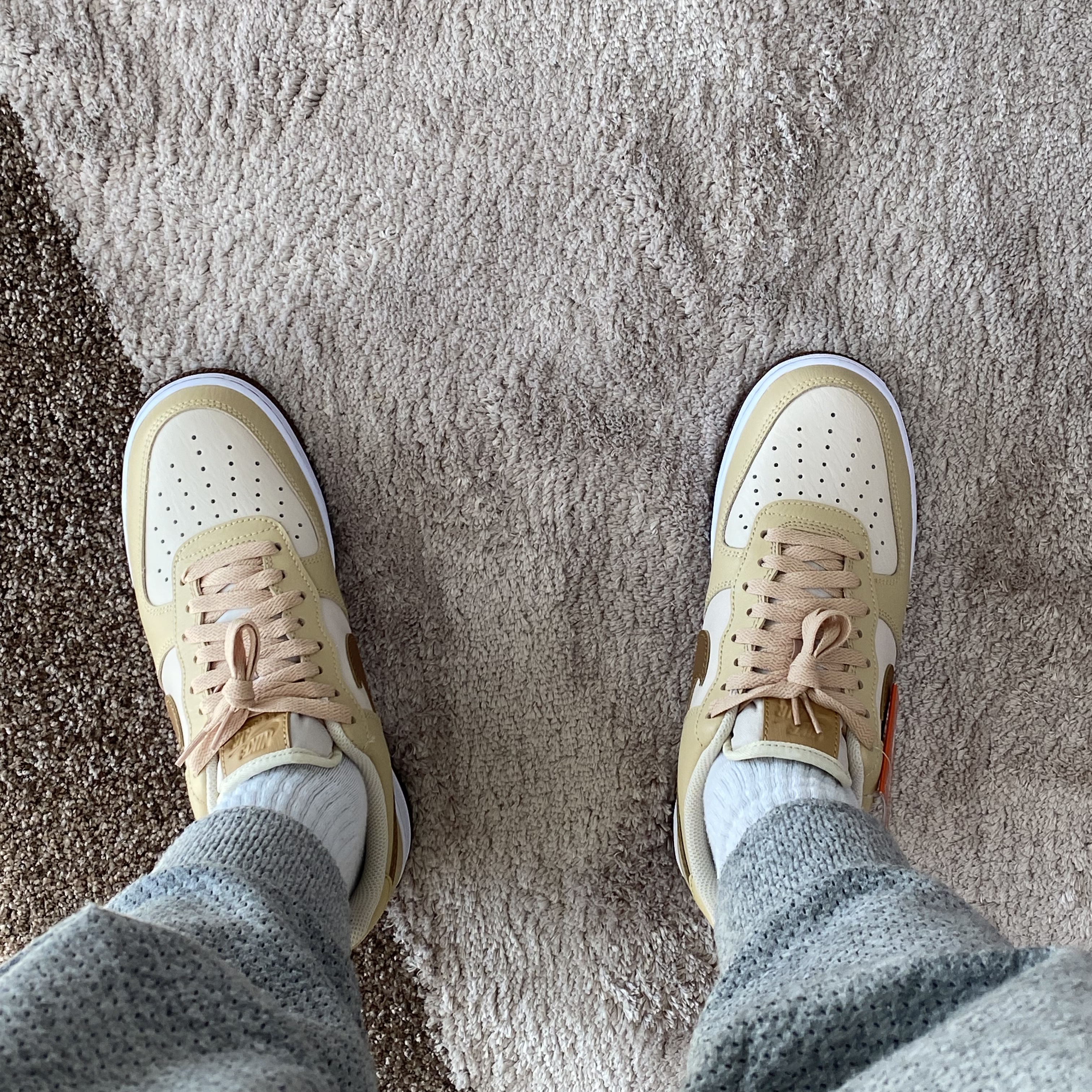 Nike Air Force 1 Low '07 LV8 Pearl White Sesame 착용 스타일 - 5