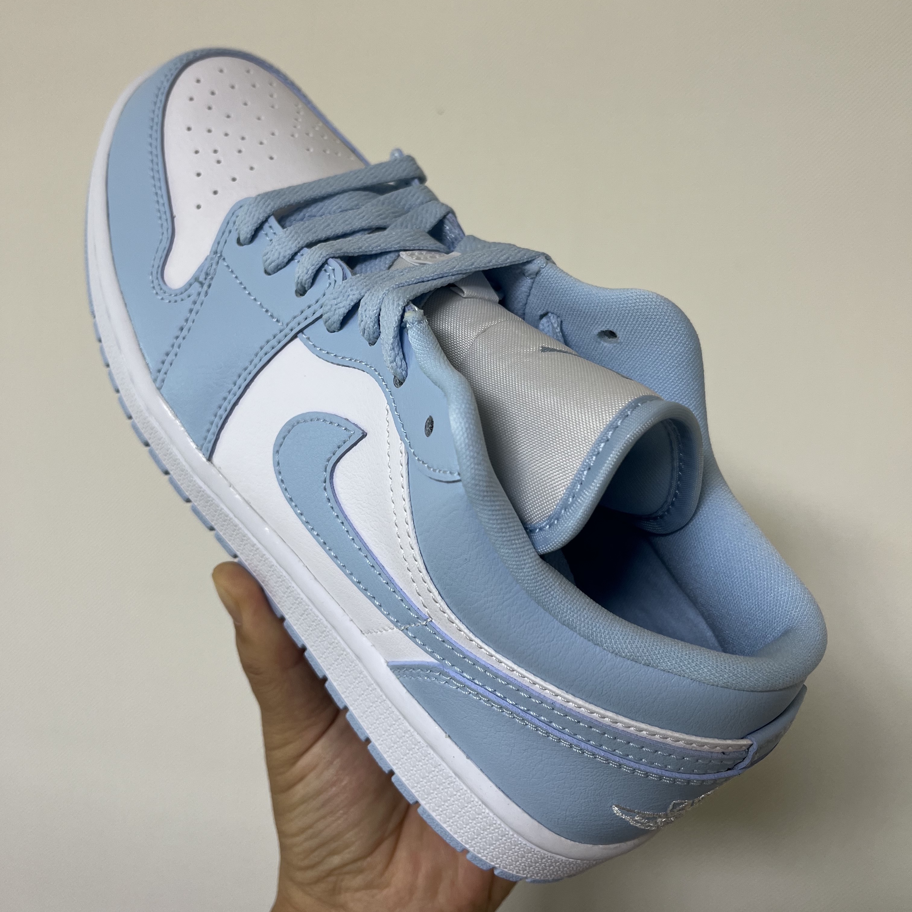 (W) Jordan 1 Low White Ice Blue 착용 스타일 - 2