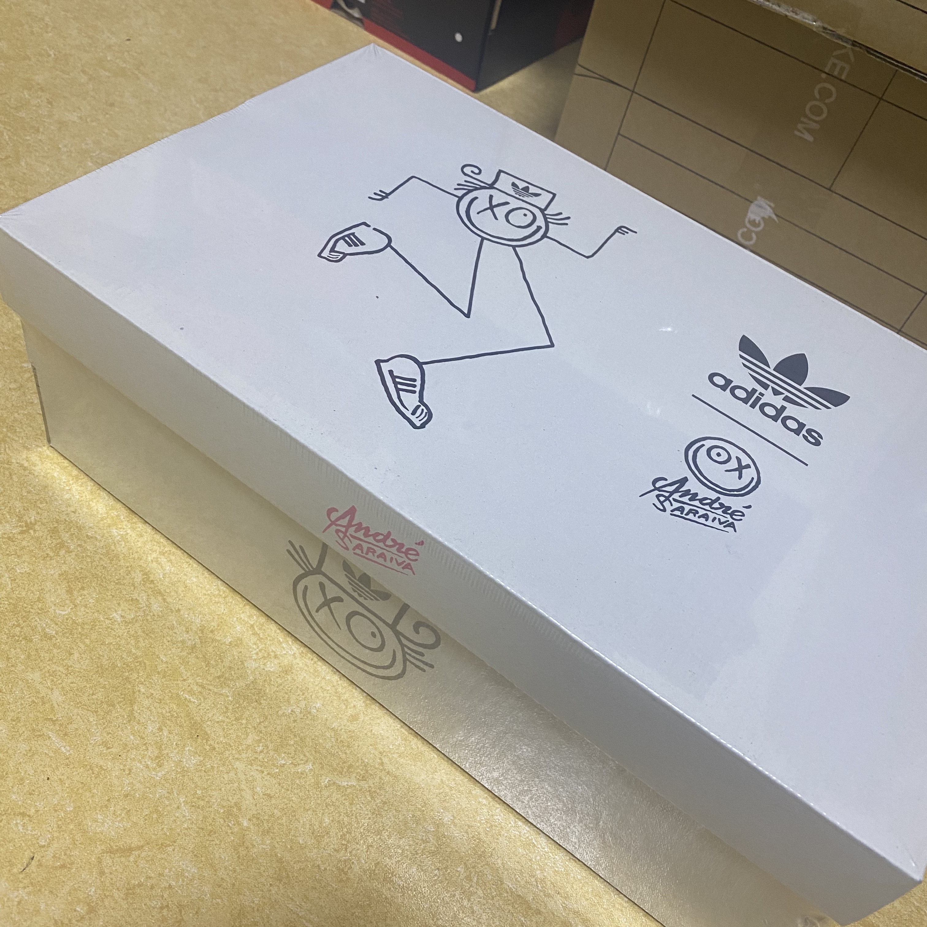 Adidas x Andre Saraiva Superstar Cream White Core Black 착용 스타일