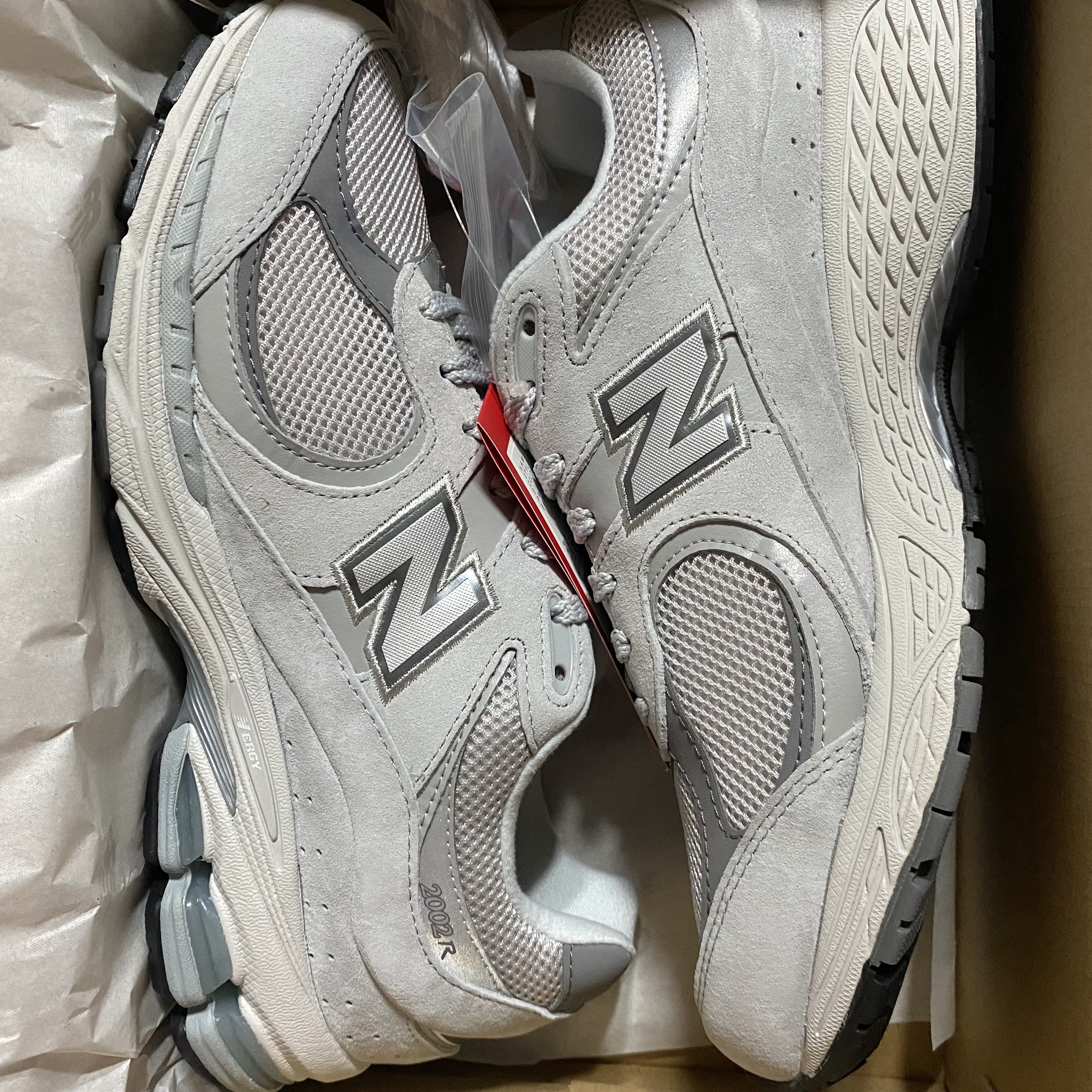New Balance 2002R T2 Gray 착용 스타일