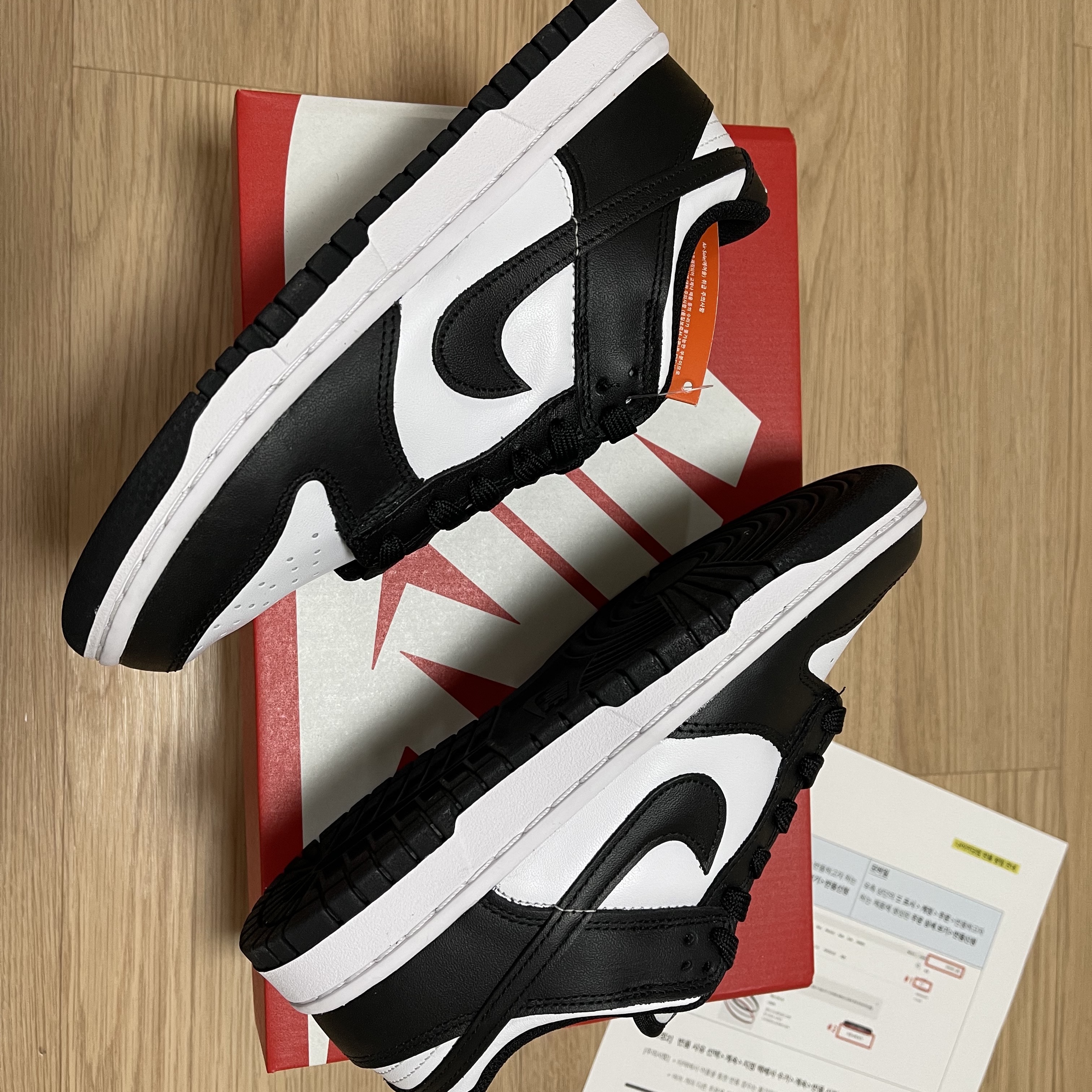 (W) Nike Dunk Low Black 착용 스타일 - 1
