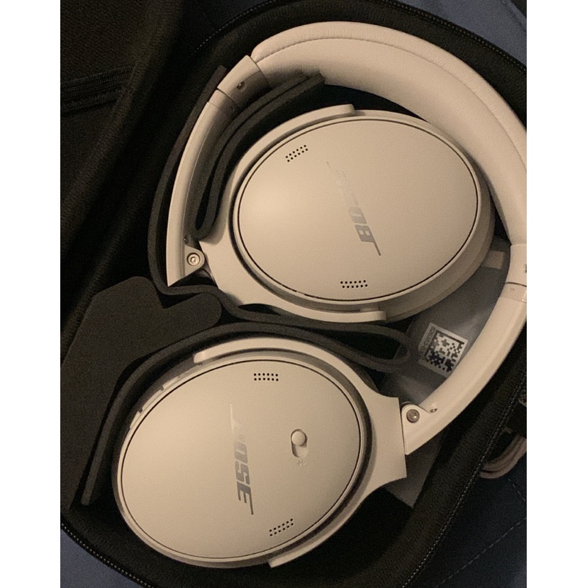 BOSE QC45 White Smoke (Korean Ver.) 착용 스타일 - 1