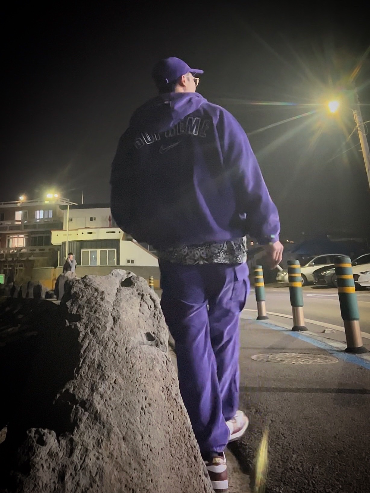 Supreme x Nike Arc Corduroy 6-Panel Purple - 22SS, Supreme Small Box T-Shirt Black Bandana - 21SS 착용 스타일 - 3
