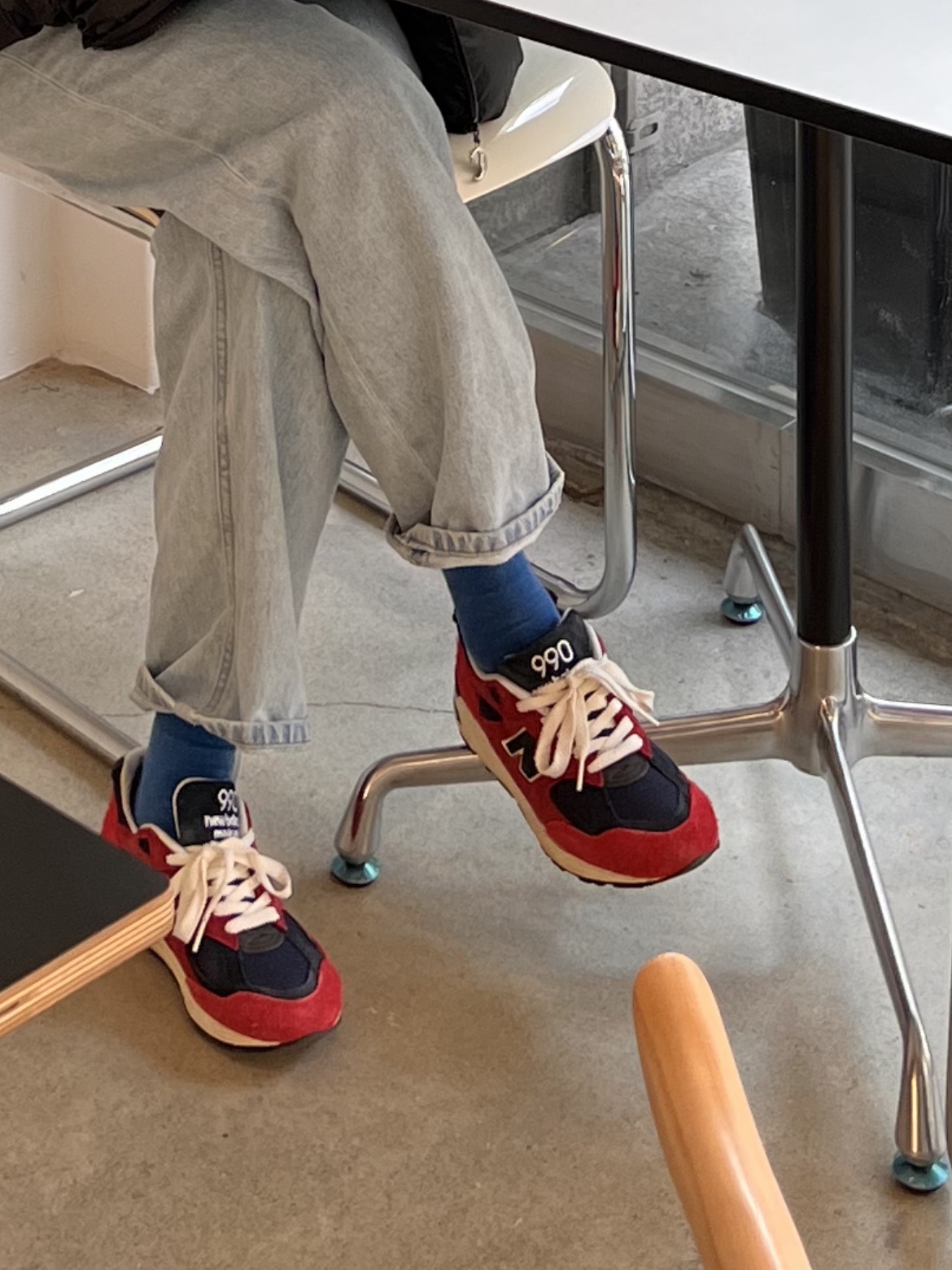 New Balance 990v2 Made in USA Chrysanthemum Navy 착용 스타일 - 2