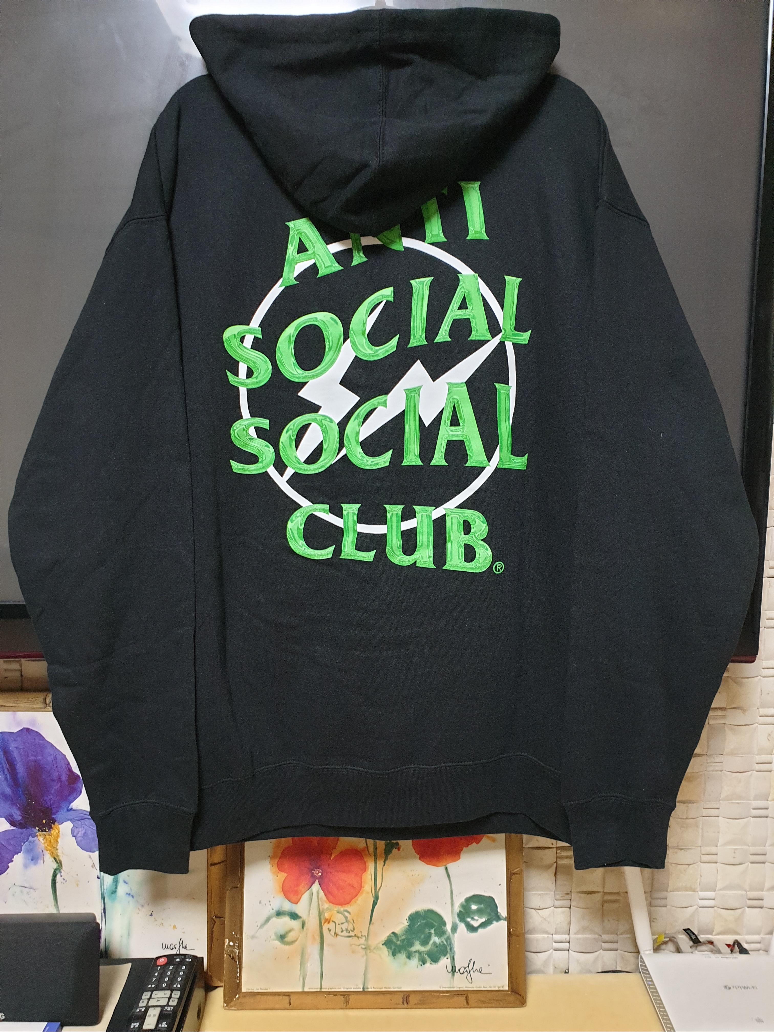 Anti Social Social Club x Fragment Precious Petals Hoodie Black Green 착용 스타일 - 2