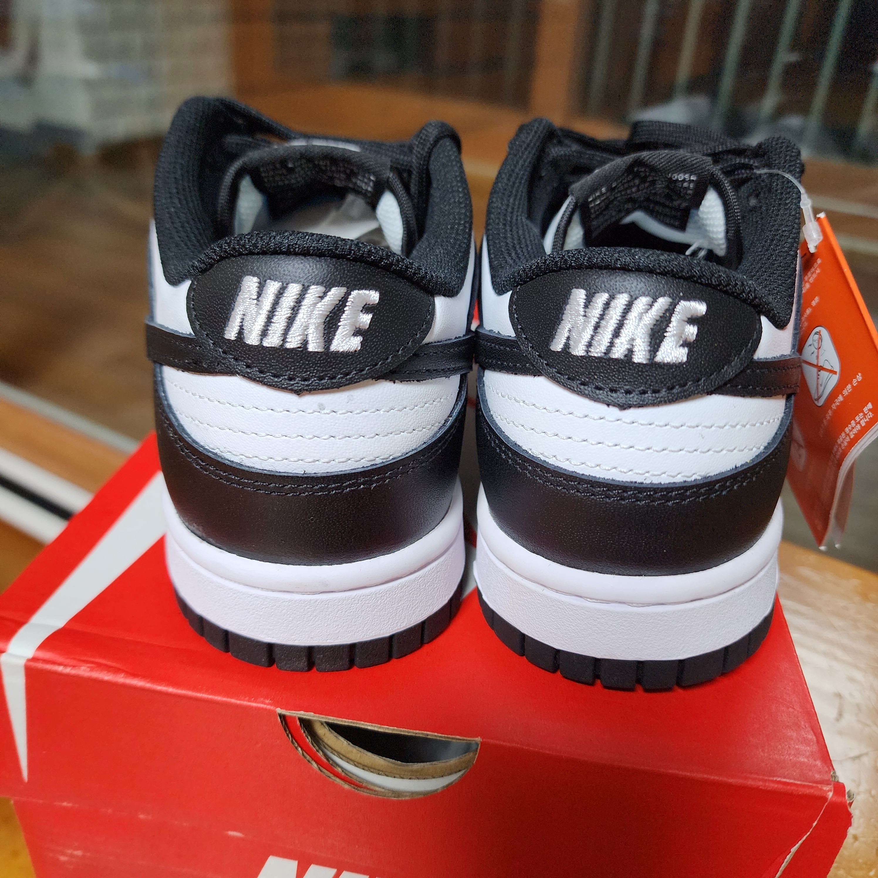 (W) Nike Dunk Low Black 착용 스타일 - 2