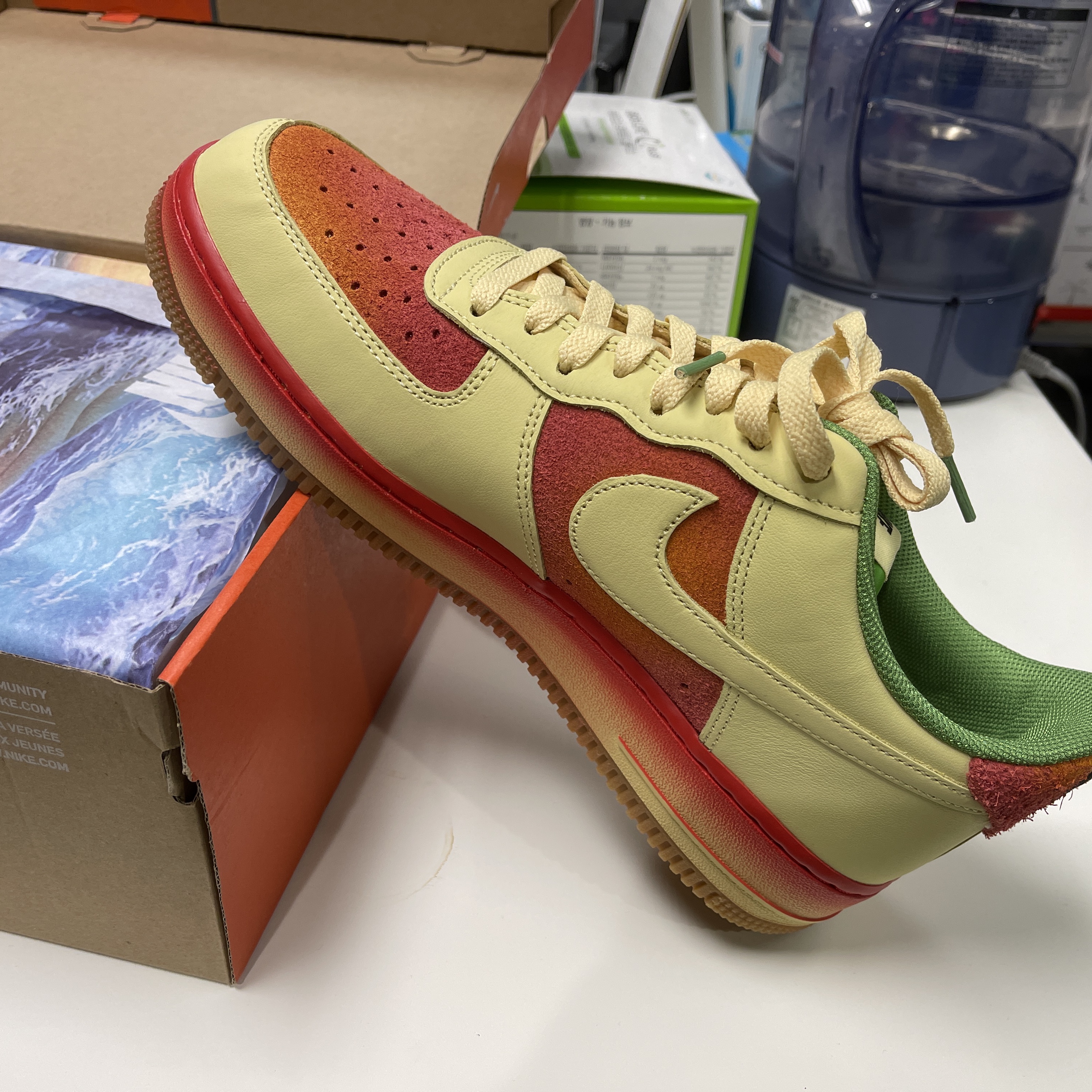 Nike Air Force 1 '07 Lemon Wash University Red 착용 스타일 - 1