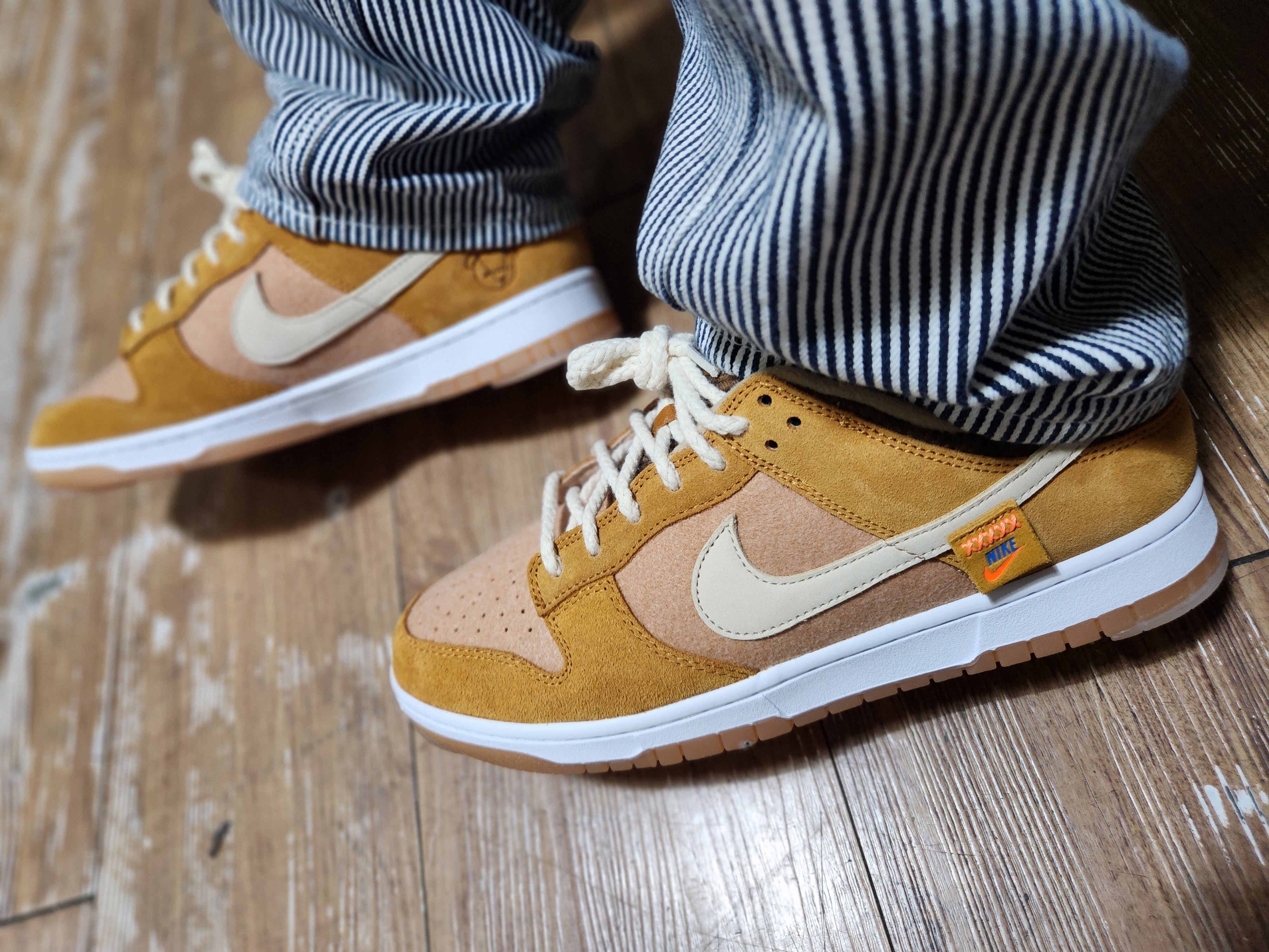 Nike Dunk Low SE Praline Desert Ochre 착용 스타일 - 2