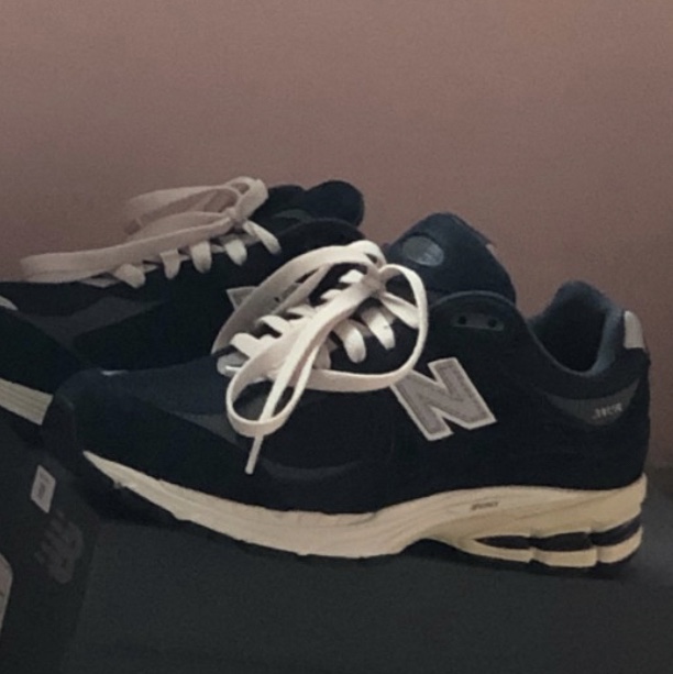 New Balance 2002R Eclipse Castlerock 착용 스타일
