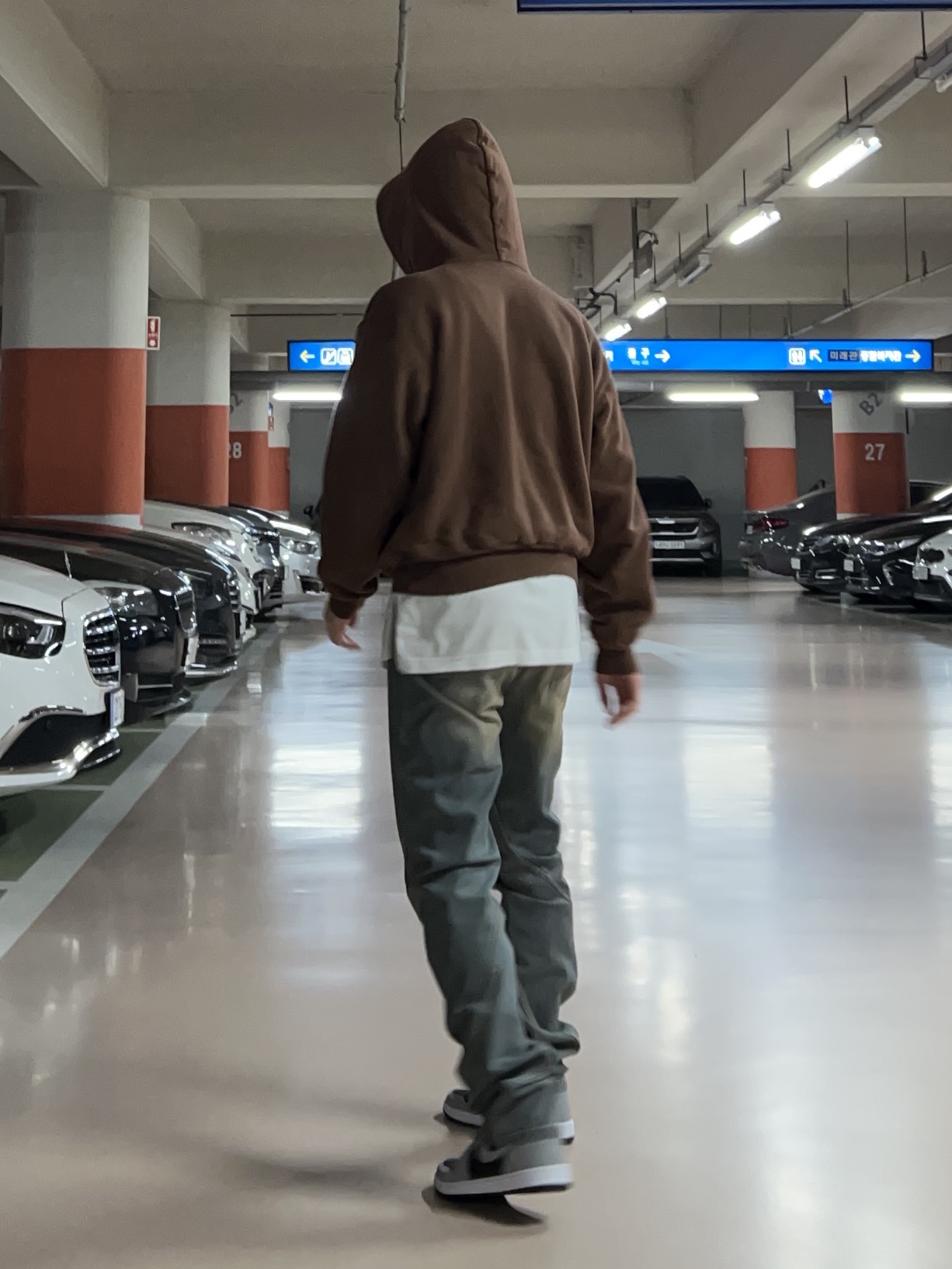 Yeezy Gap Hoodie Brown, Jordan 1 Retro High OG Shadow 2.0 착용 스타일 - 1