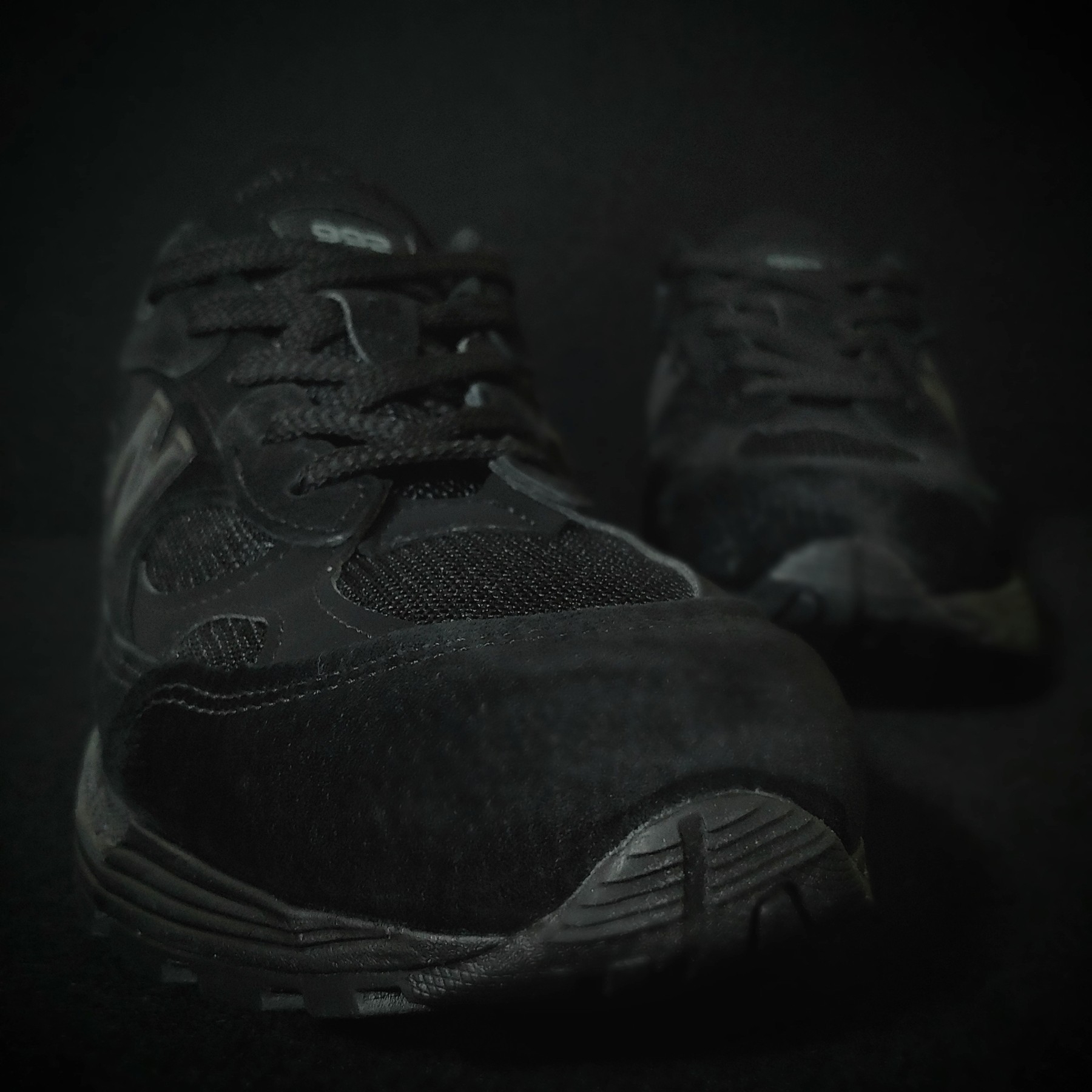 New Balance 992 Made in USA Triple Black 착용 스타일 - 5