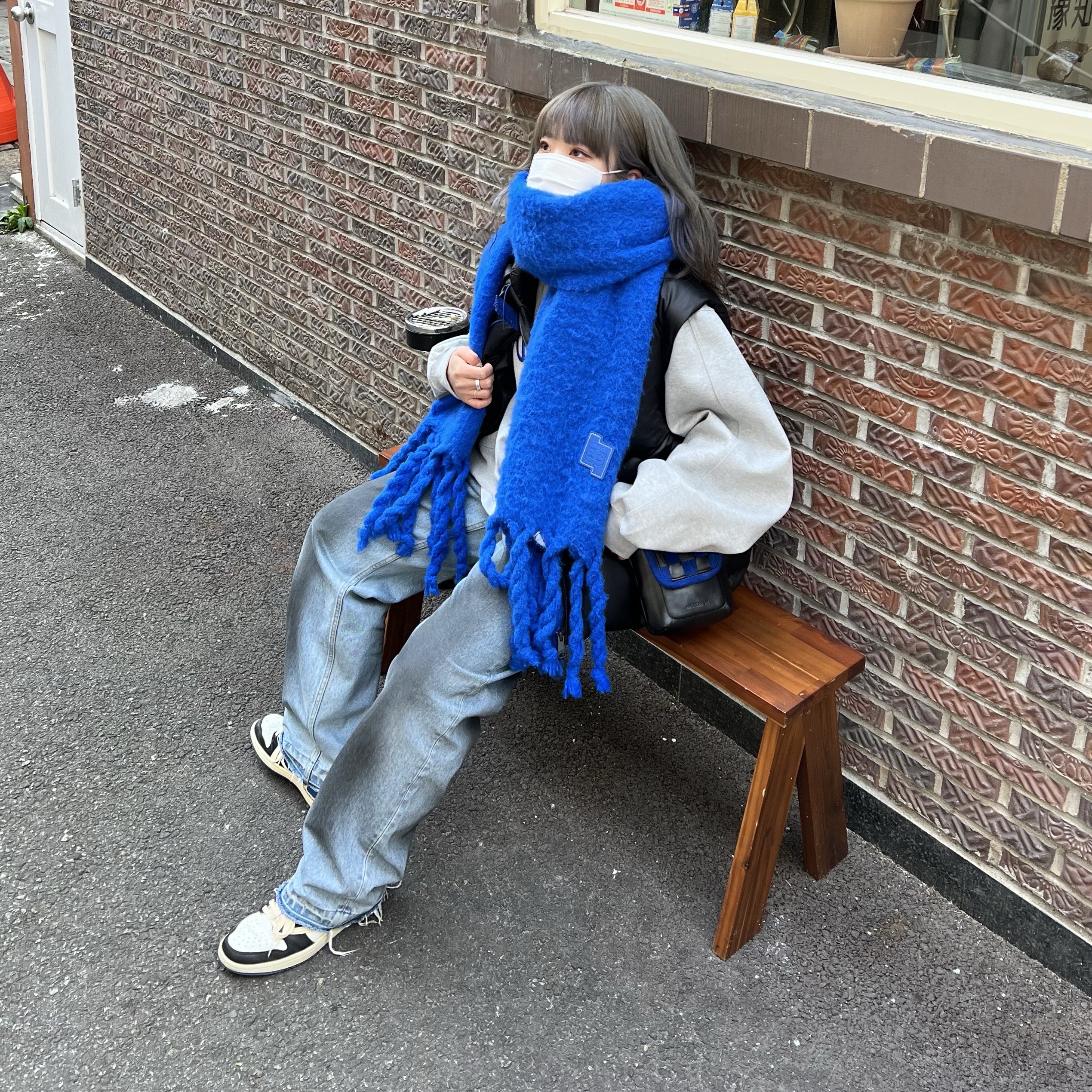 Jordan 1 x Travis Scott x Fragment Retro Low OG SP Military Blue, Ader Error Verif Logo Sweatshirt Grey 착용 스타일 - 2