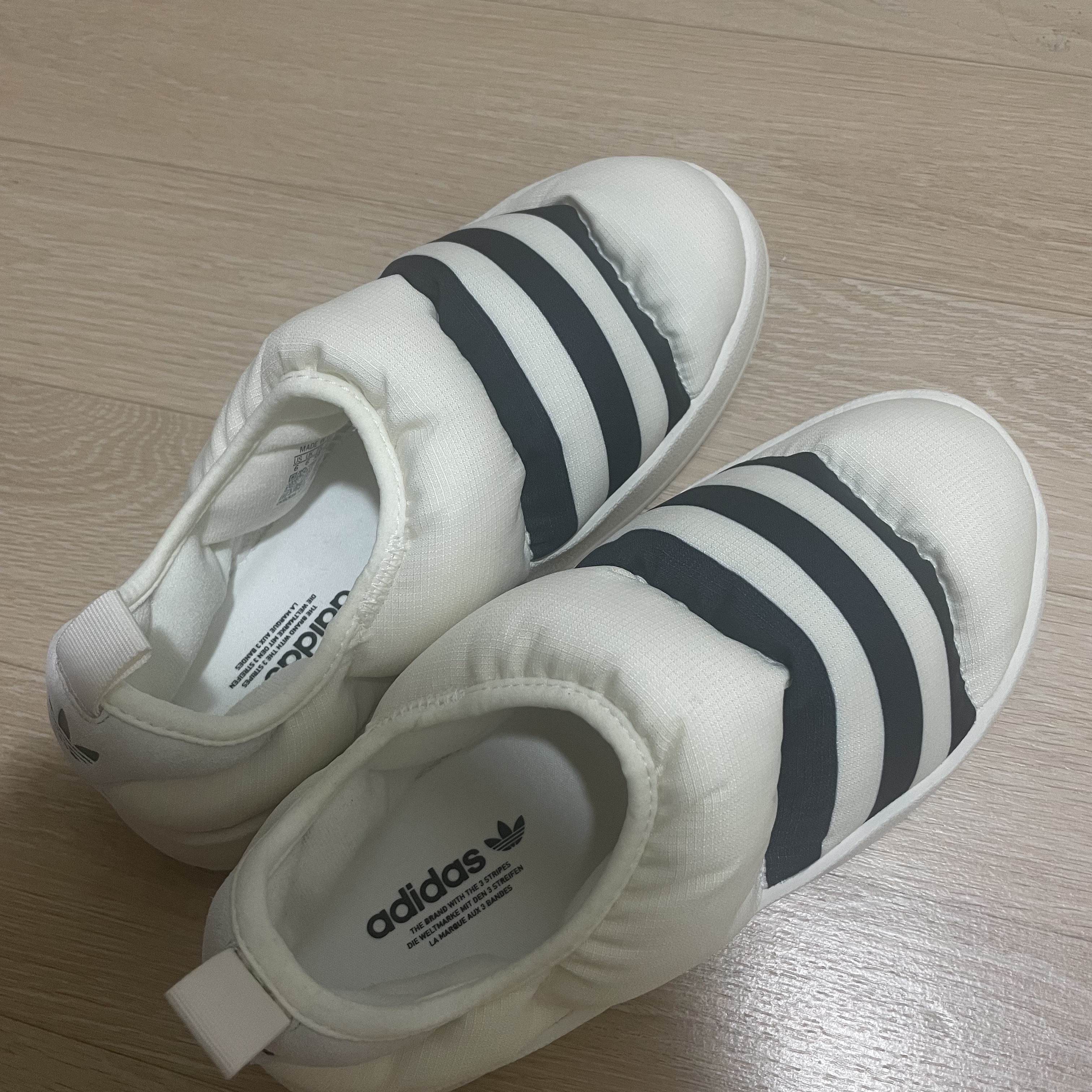 Adidas Puffylette Off White 착용 스타일