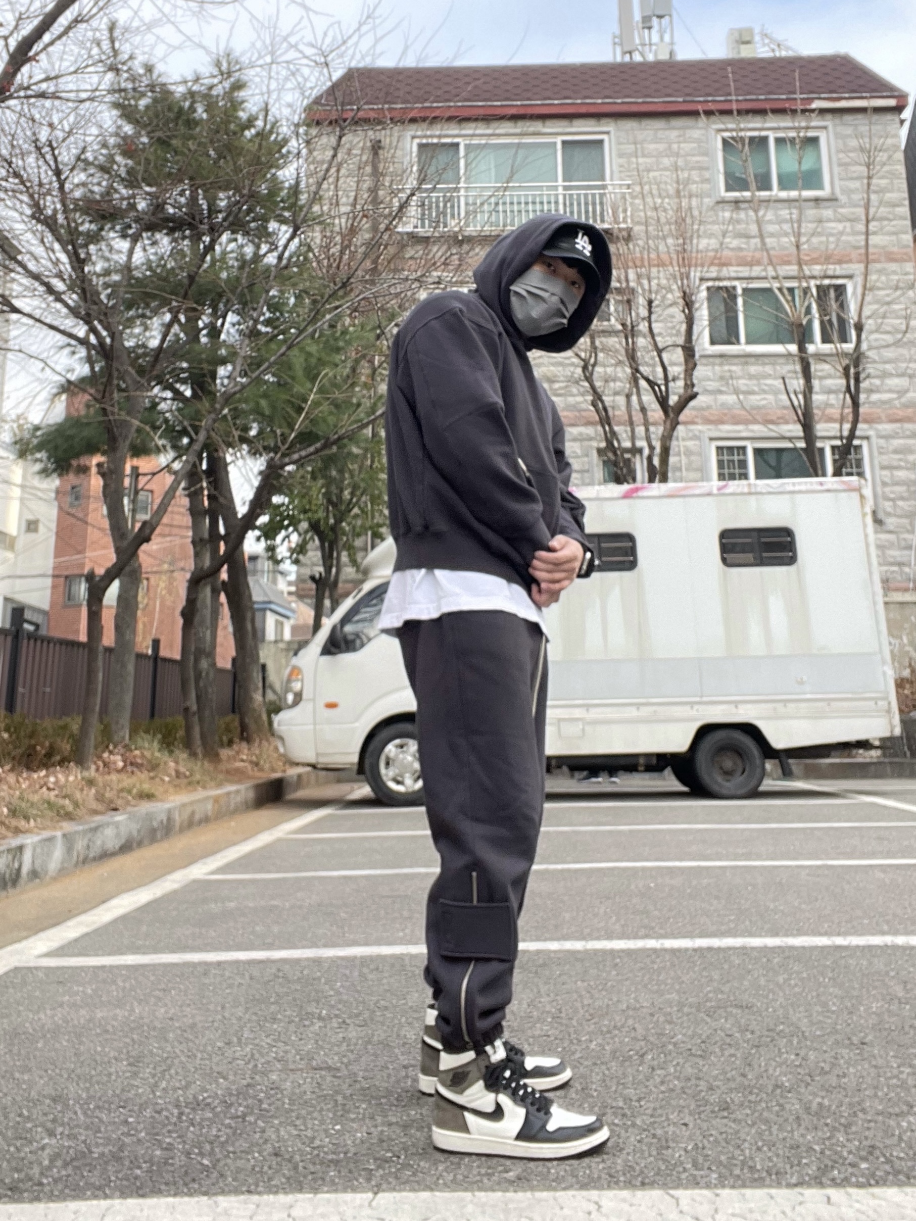 Supreme x The North Face Faux Fur Nuptse Jacket Black - 20FW, Jordan 1 Retro High OG Black Mocha 착용 스타일 - 5
