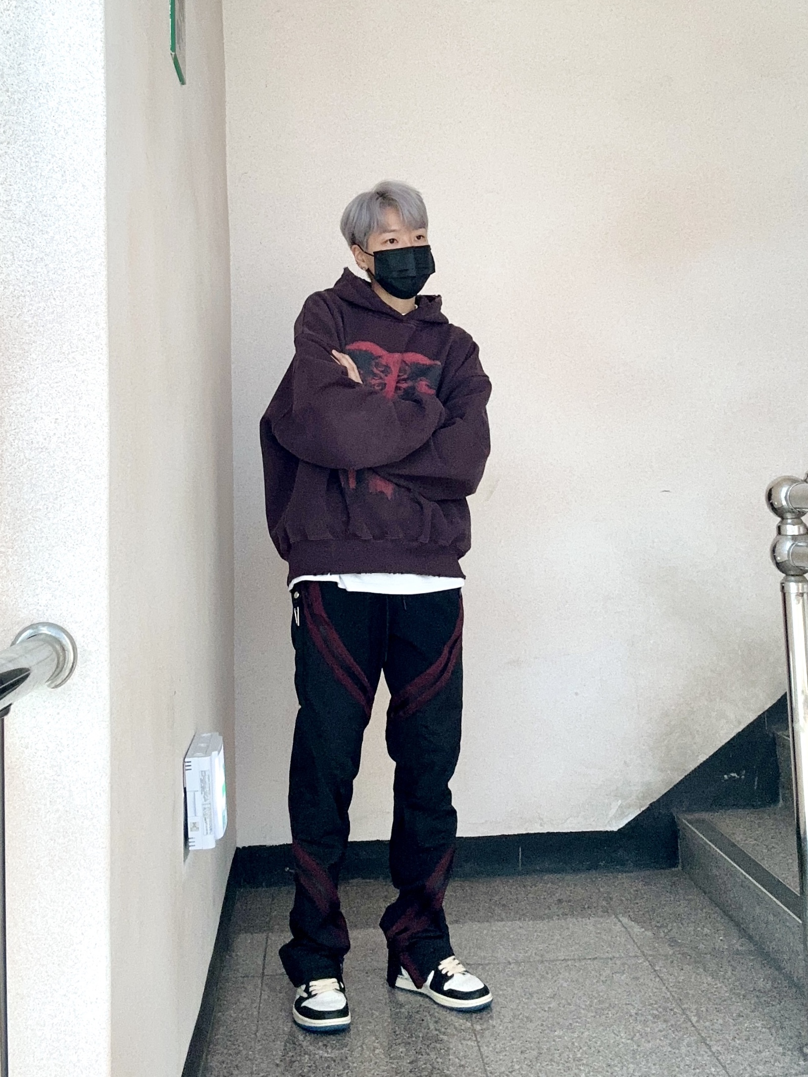 Undermycar Perdition Oglavaeil Hoodie Ox Blood - 22FW, Jordan 1 x Travis Scott x Fragment Retro Low OG SP Military Blue 착용 스타일