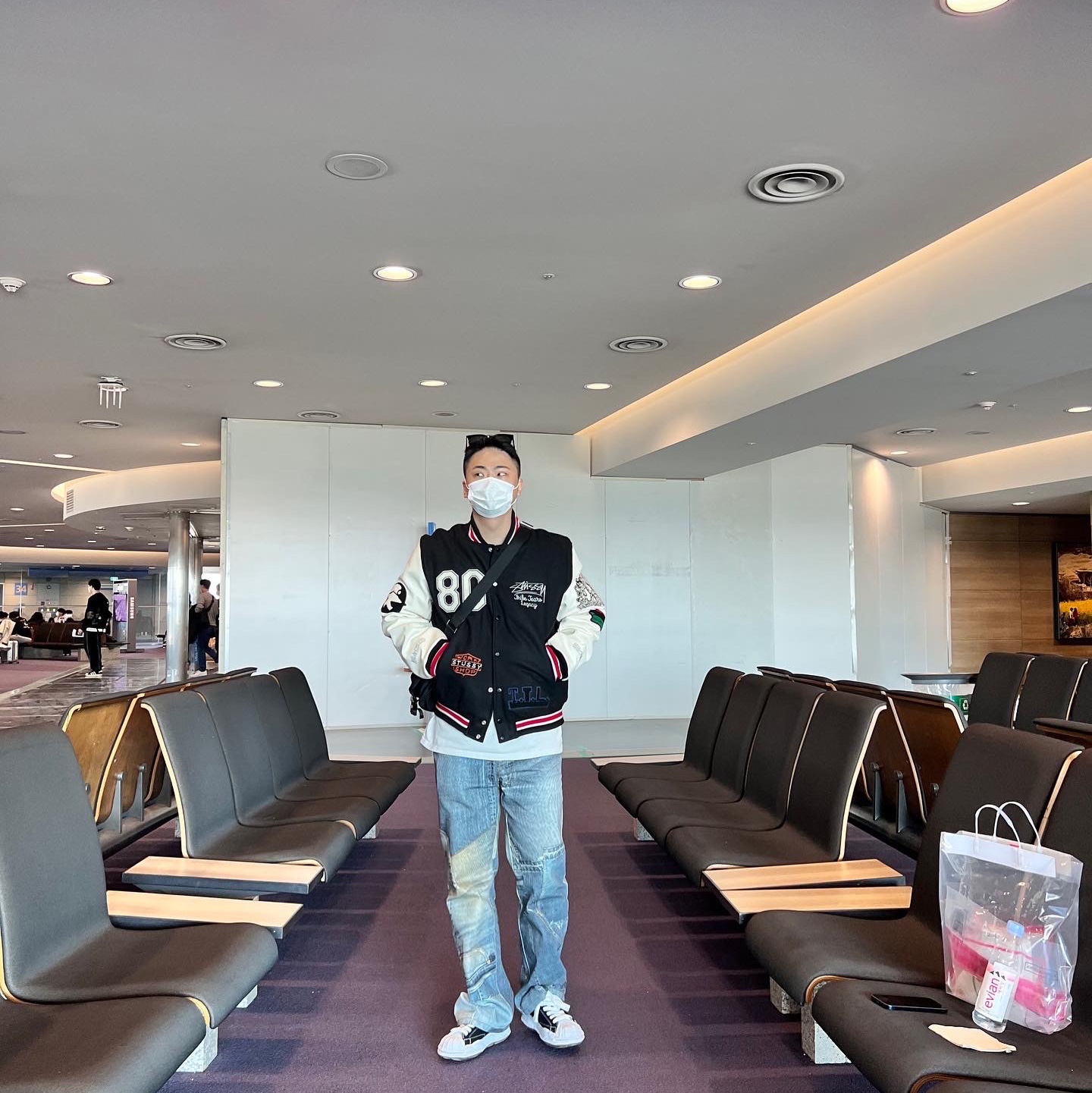 Stussy x Our Legacy x Denim Tears TTL Varsity Jacket Black, Maison Mihara Yasuhiro Blakey OG Sole Canvas Low-top Sneakers Black White 착용 스타일