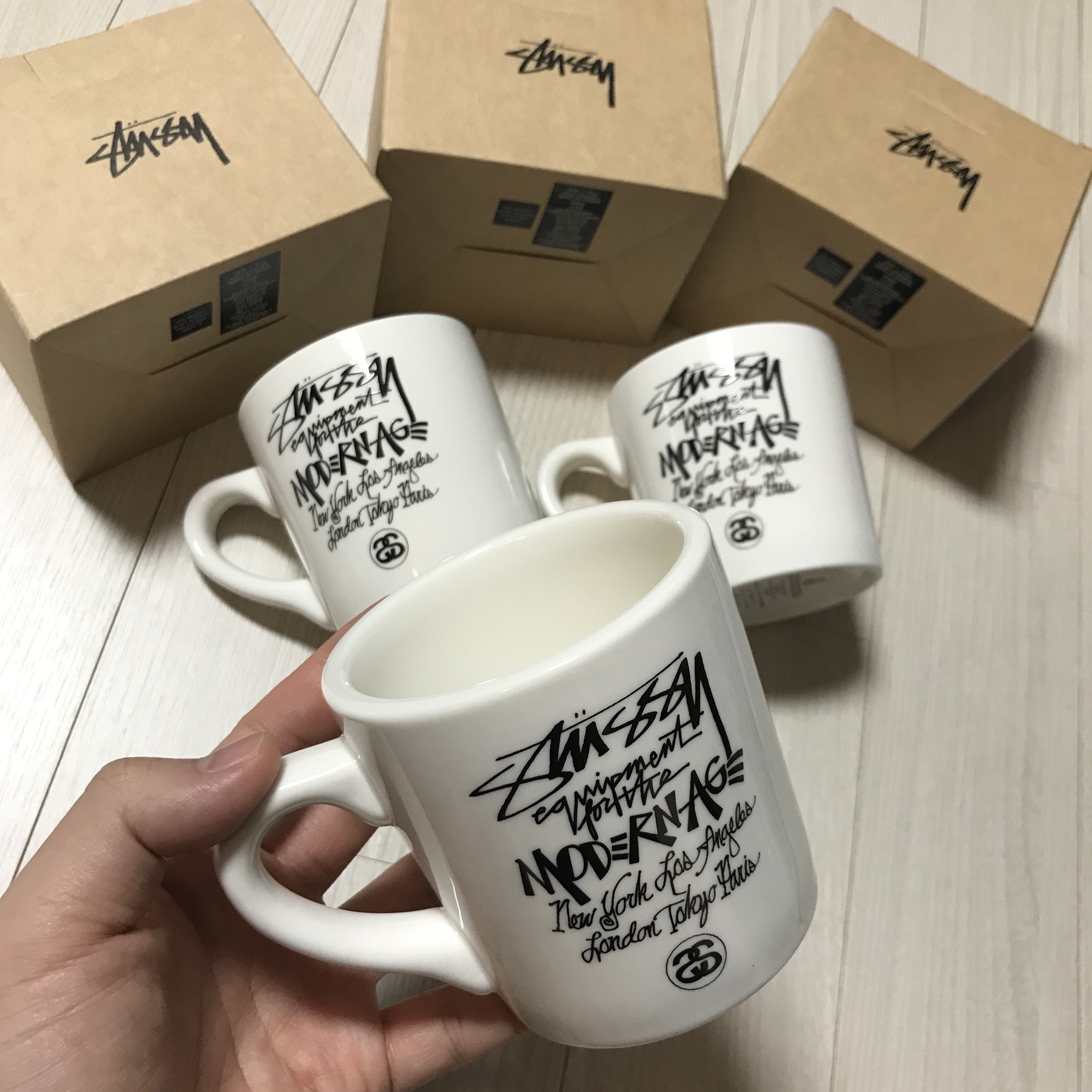 Stussy Modern Age Mug White 착용 스타일