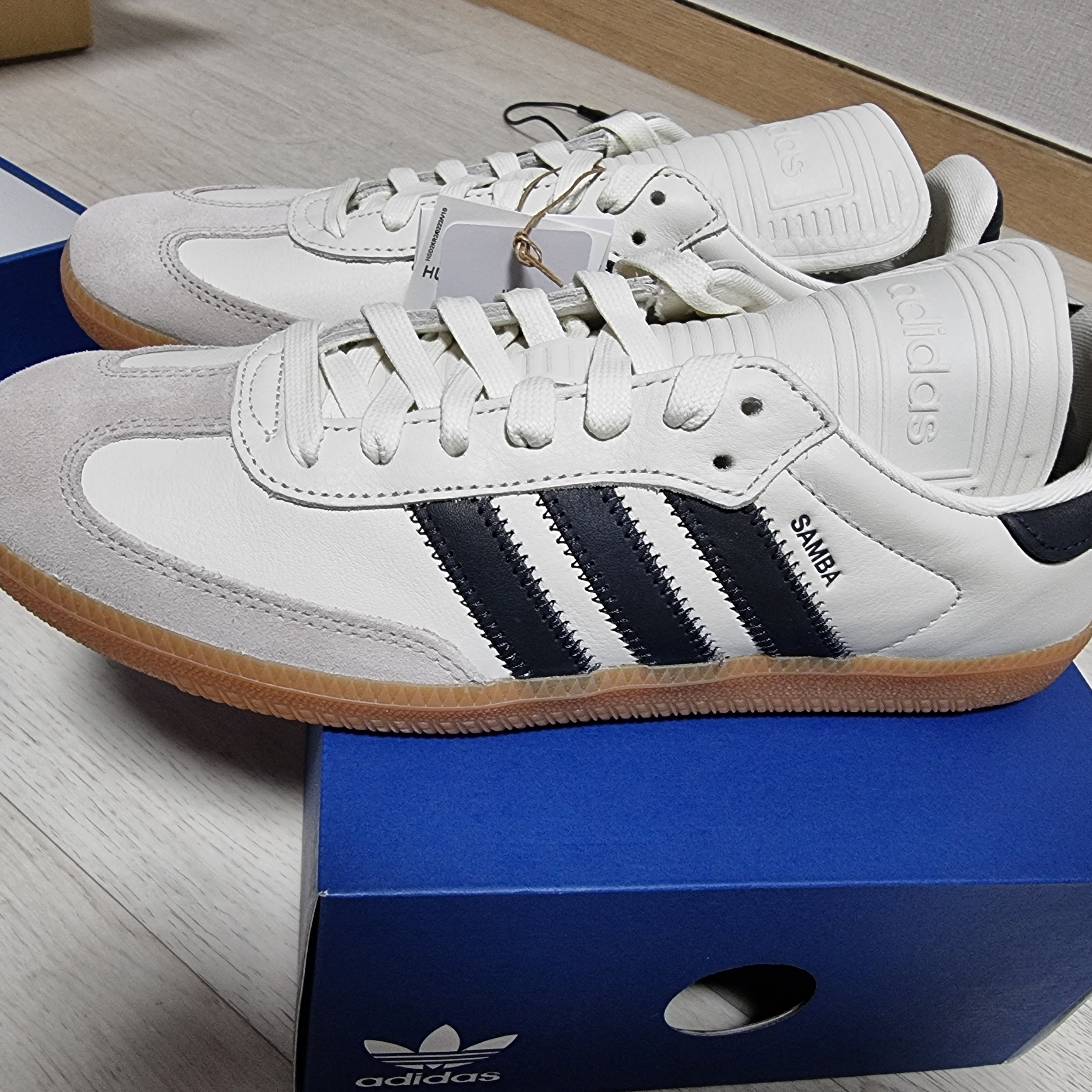 Adidas x Pharrell Williams Humanrace Samba Cloud White Night Grey 착용 스타일