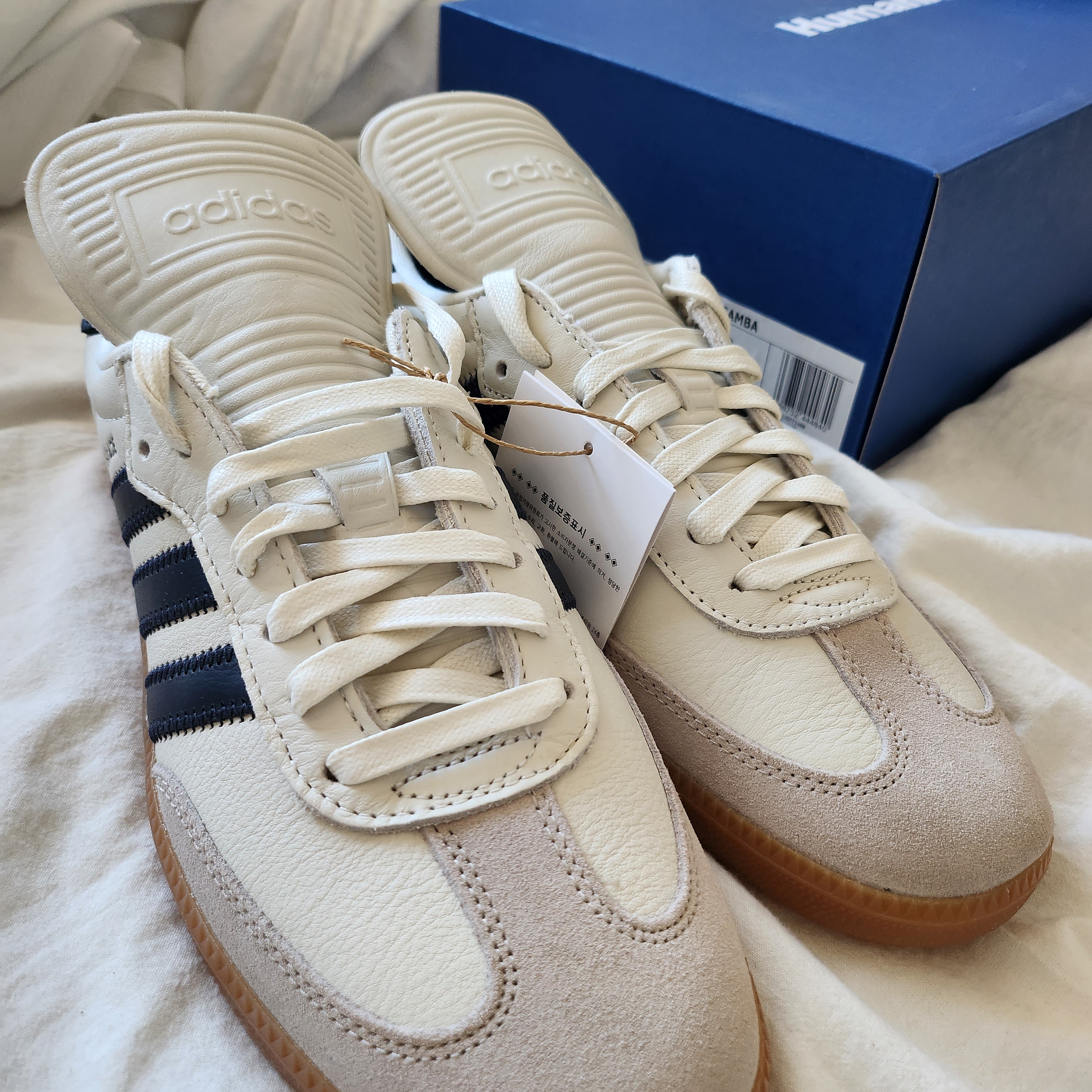 Adidas x Pharrell Williams Humanrace Samba Cloud White Night Grey 착용 스타일 - 2