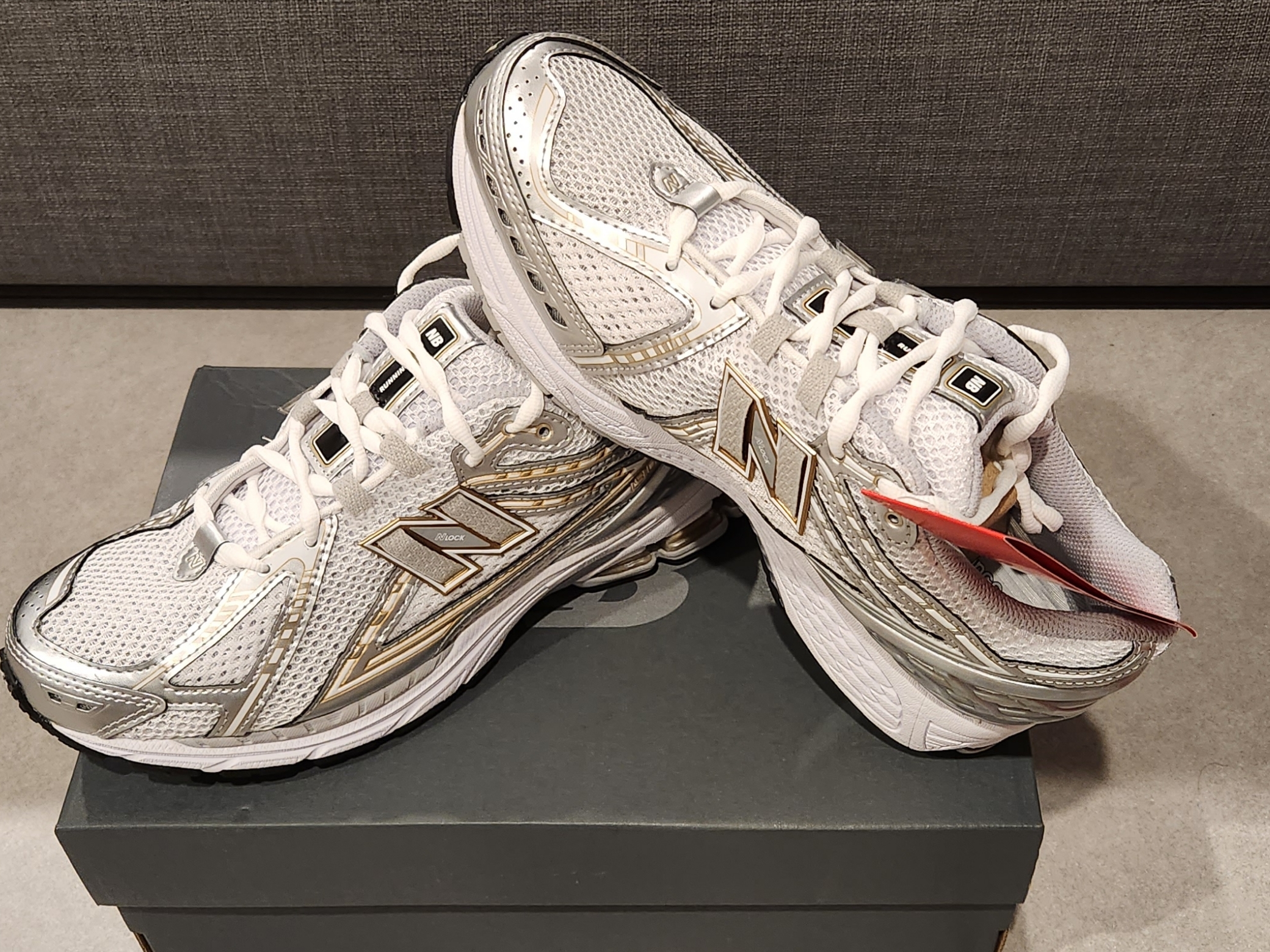 New Balance 1906R White Metallic Silver 착용 스타일