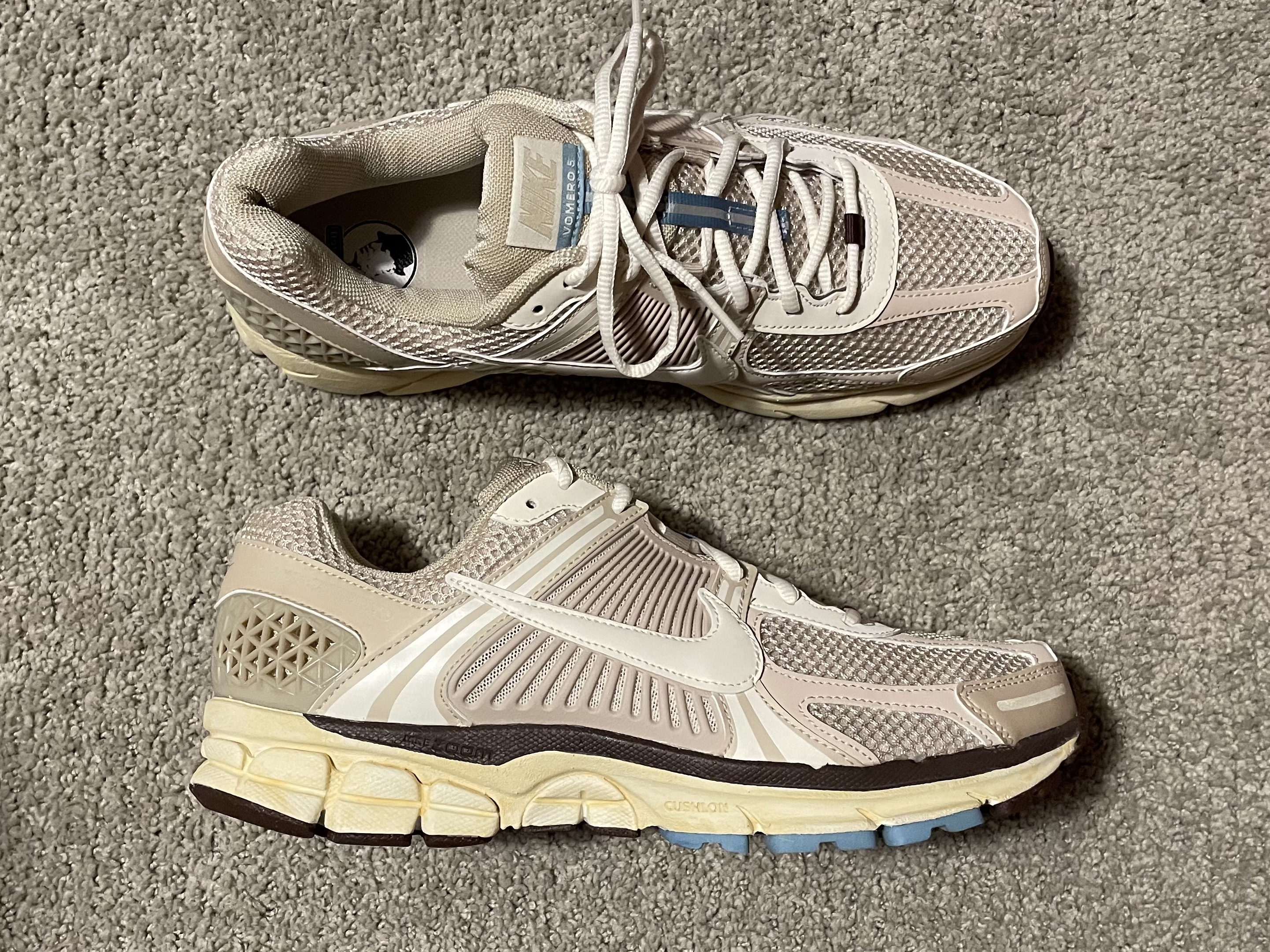 (W) Nike Zoom Vomero 5 Oatmeal 착용 스타일 - 2