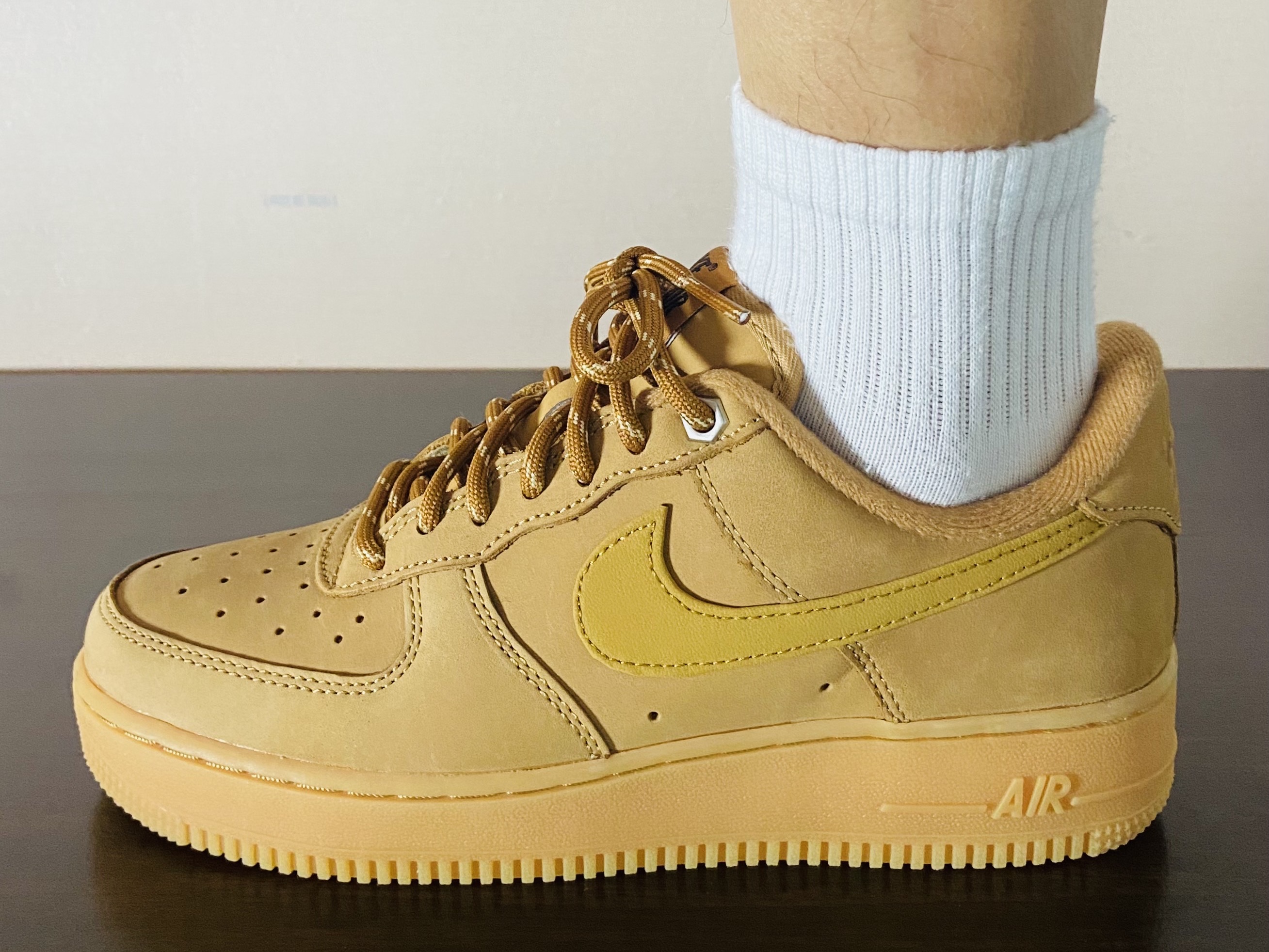 Nike Air Force 1 '07 WB Flax 착용 스타일