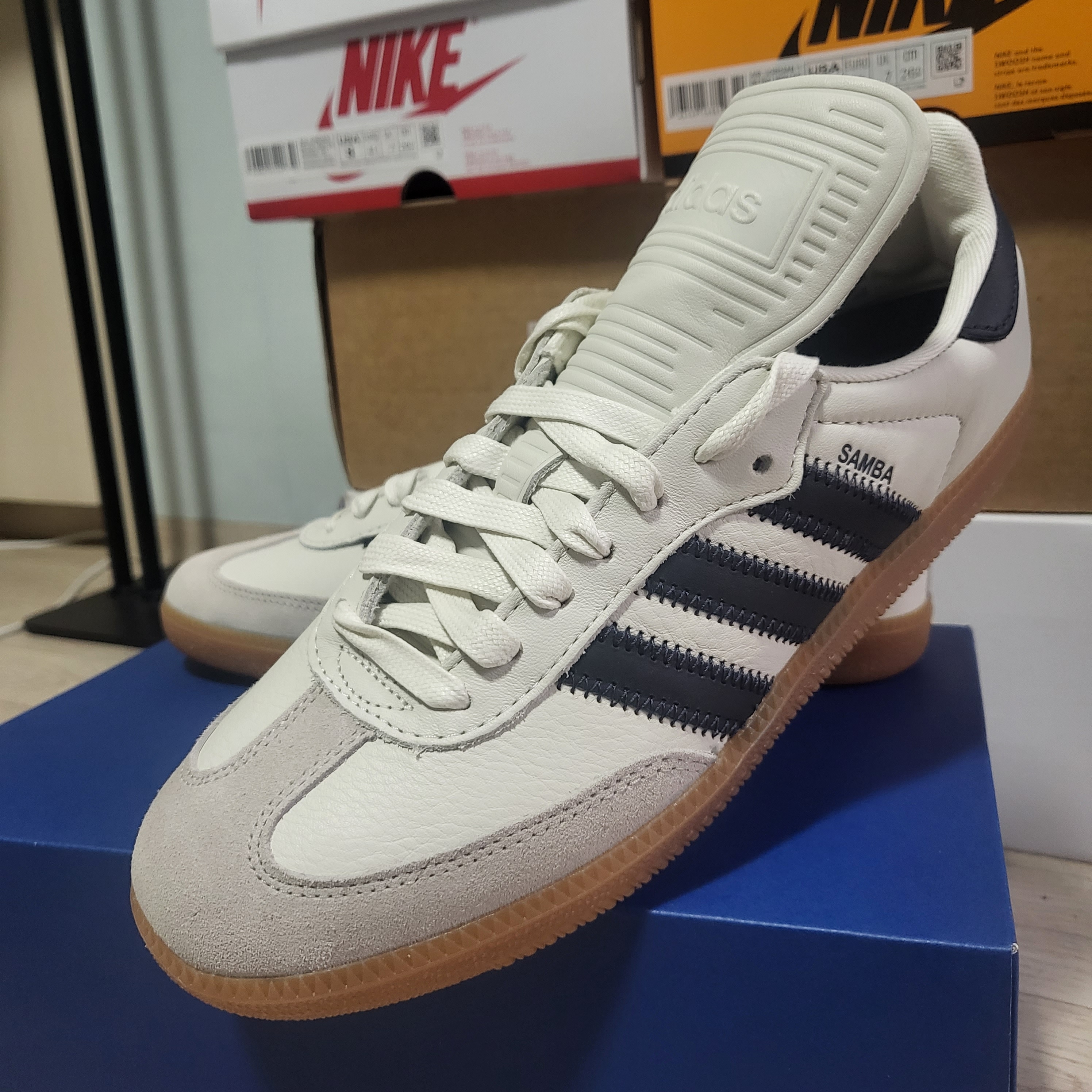 Adidas x Pharrell Williams Humanrace Samba Cloud White Night Grey 착용 스타일 - 4