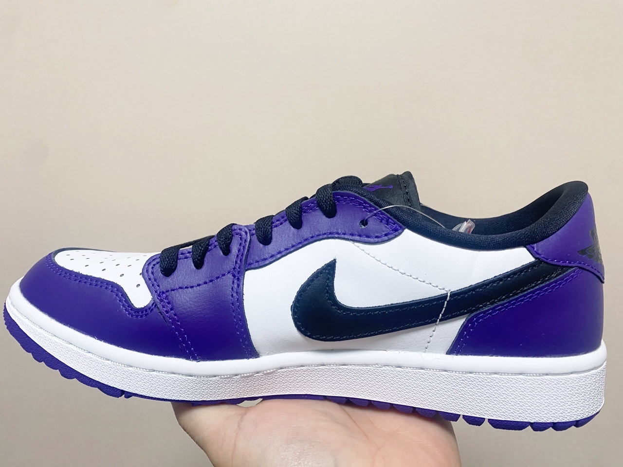 Jordan 1 Low Golf Court Purple 착용 스타일 - 3