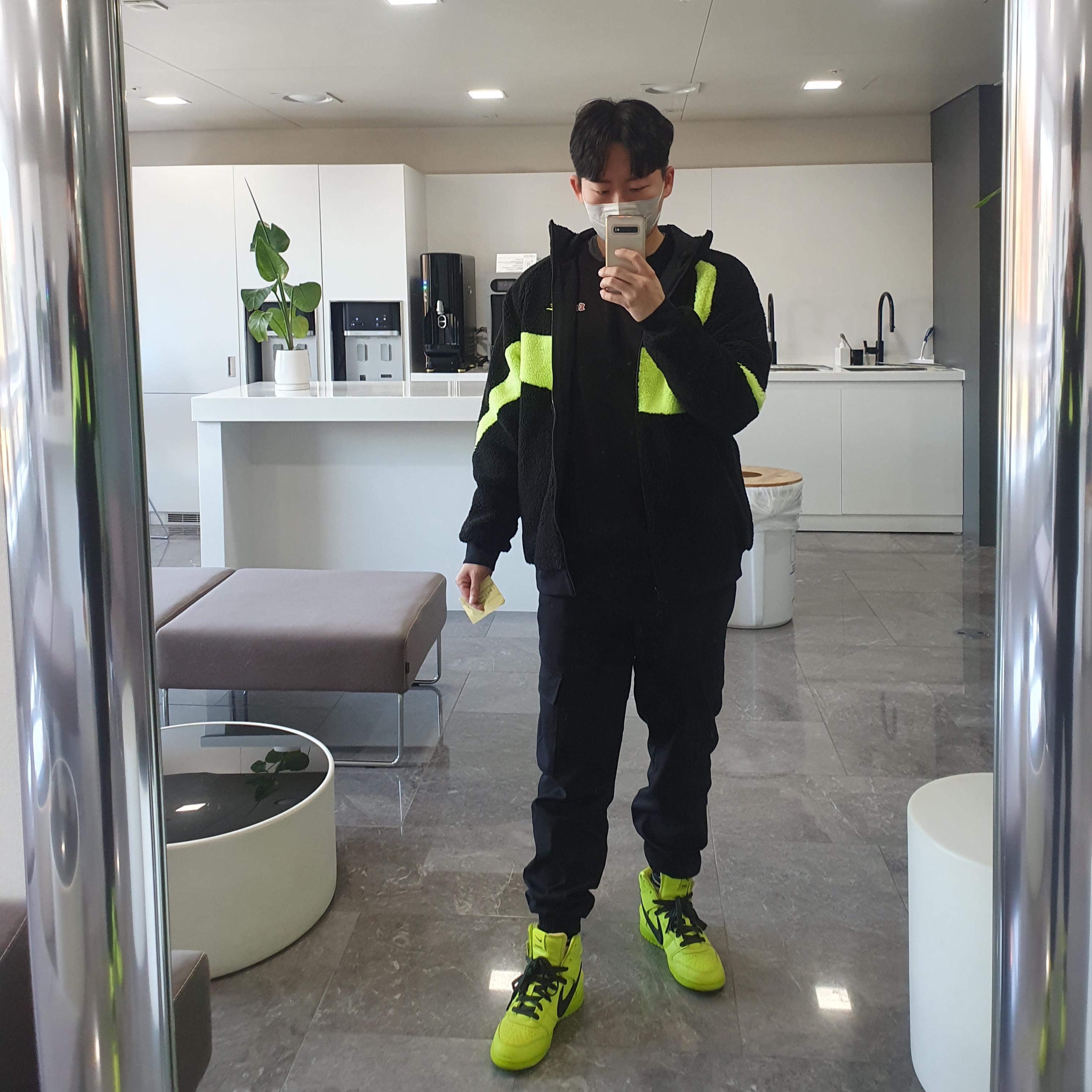 Nike x Ambush Dunk High Flash Lime, Nike Big Swoosh Full Zip Jacket Black Volt 착용 스타일