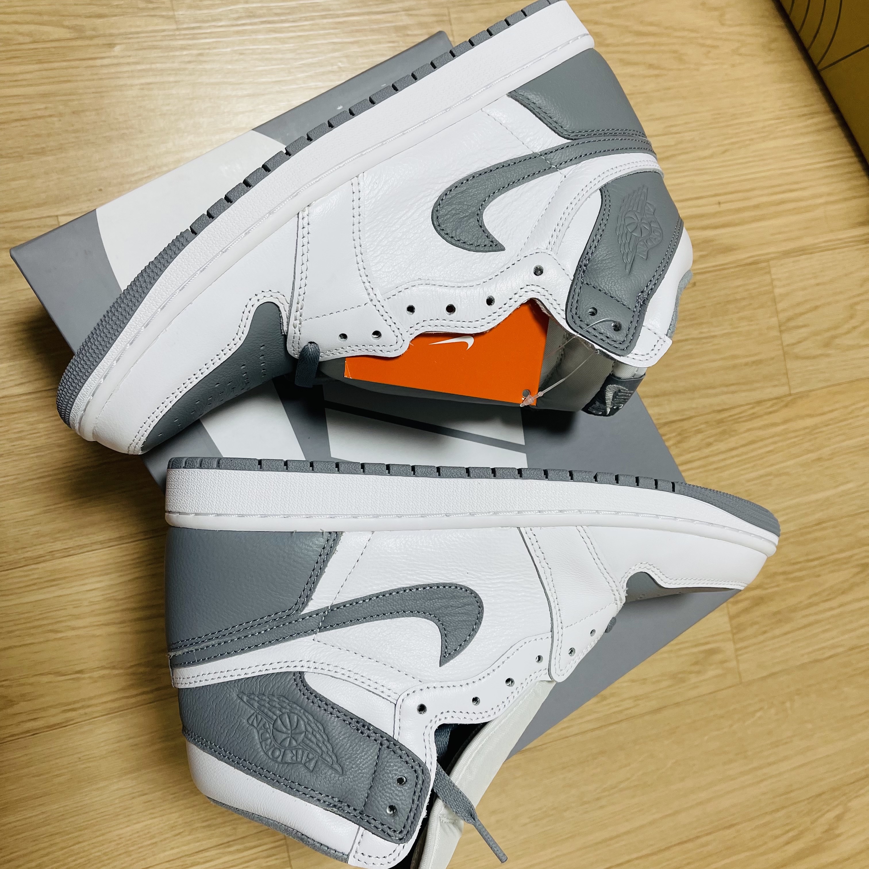 Jordan 1 Retro High OG Stealth 착용 스타일 - 2