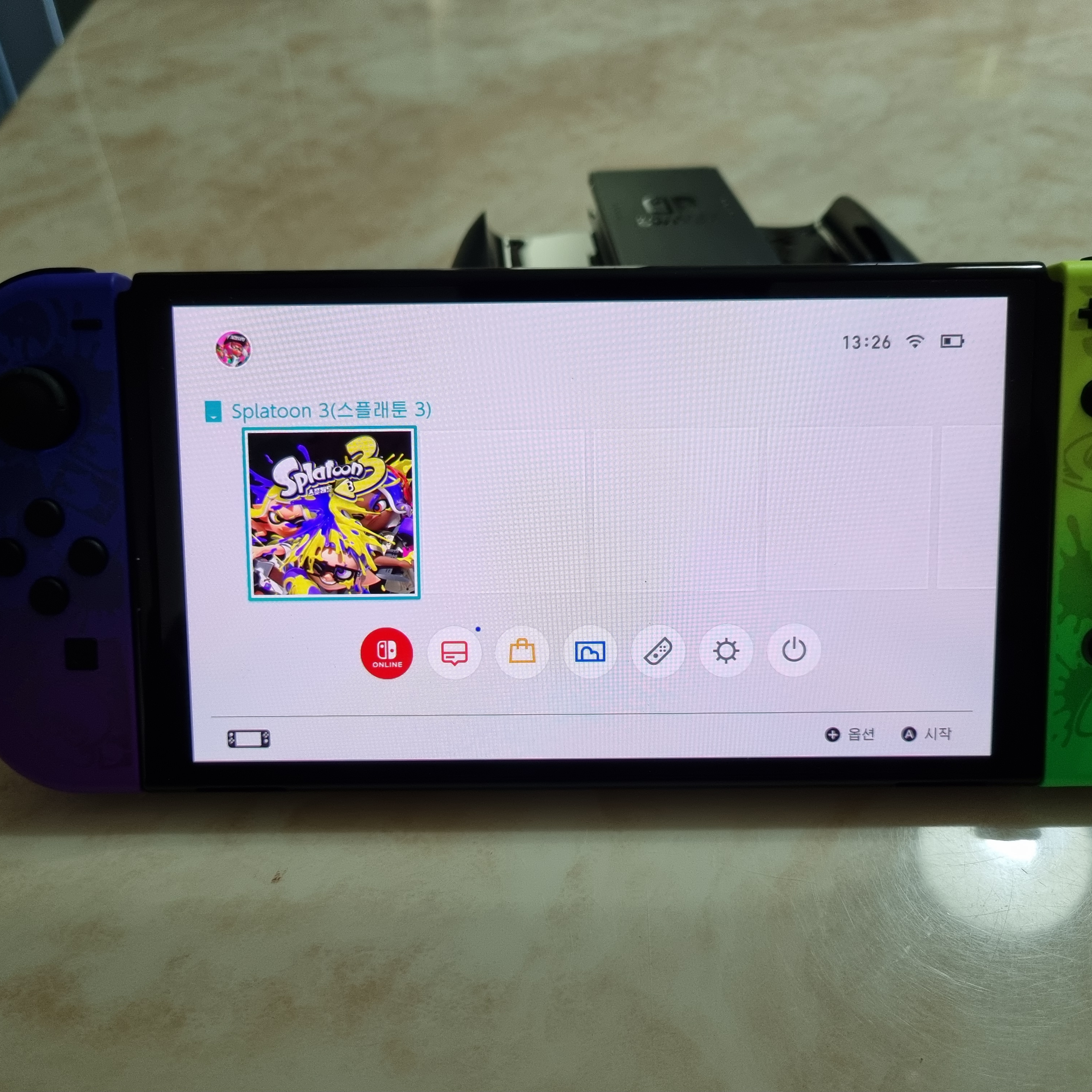 Nintendo Switch OLED Splatoon 3 Edition (Korean Ver.) 착용 스타일 - 3