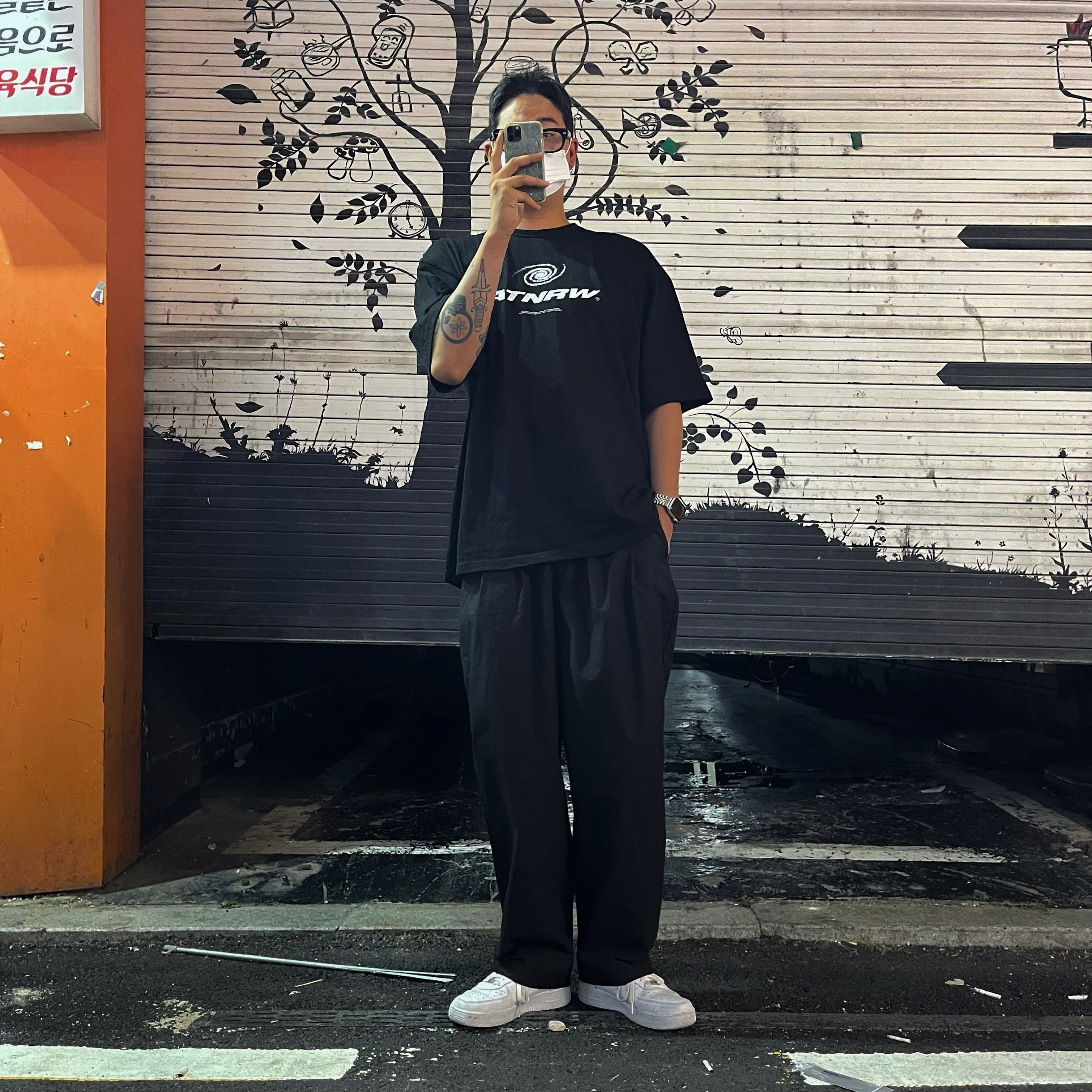 Nike Air Force 1 '07 Low White, Effector Fuzz Full Up Black 착용 스타일 - 3