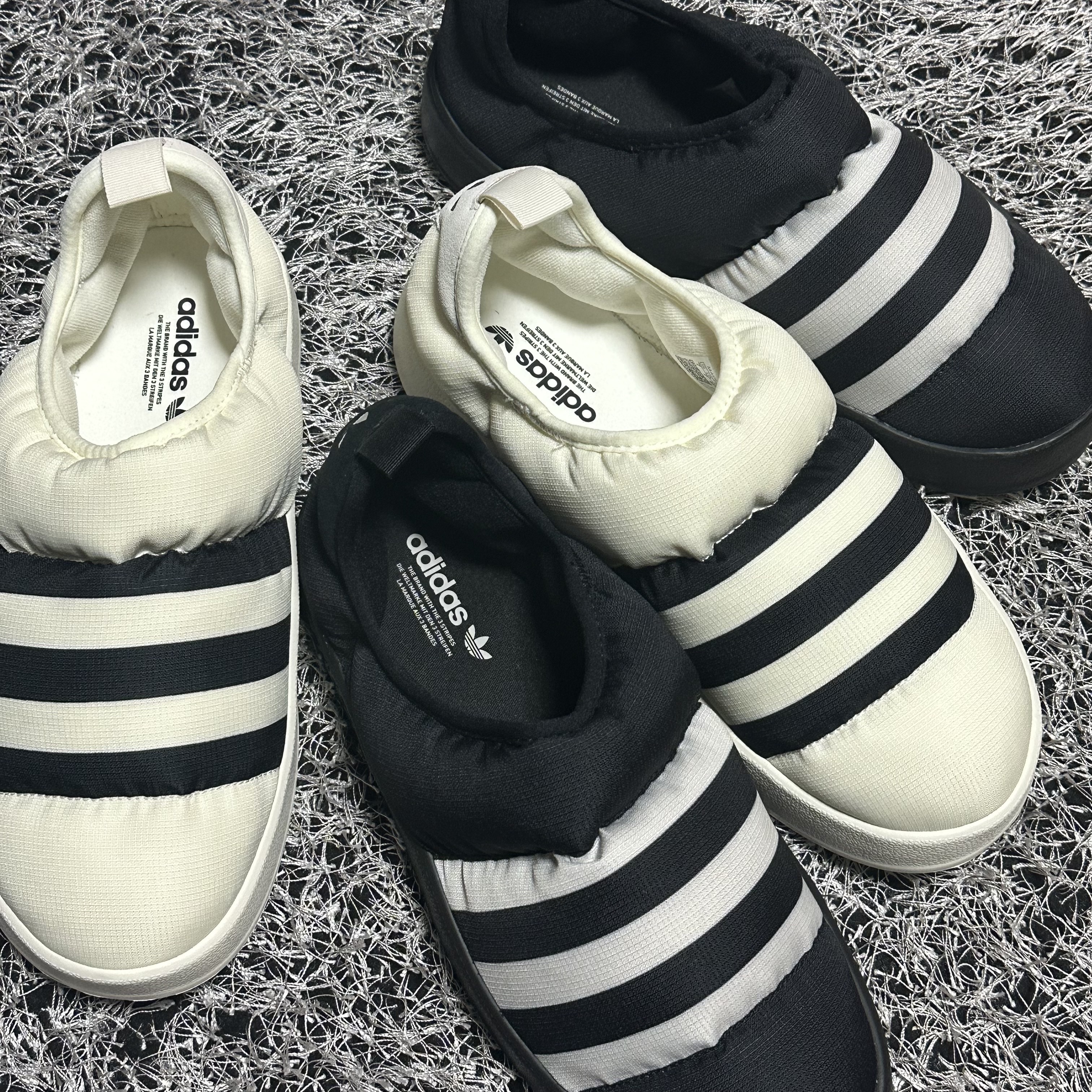 Adidas Puffylette Off White, Adidas Puffylette Core Black 착용 스타일