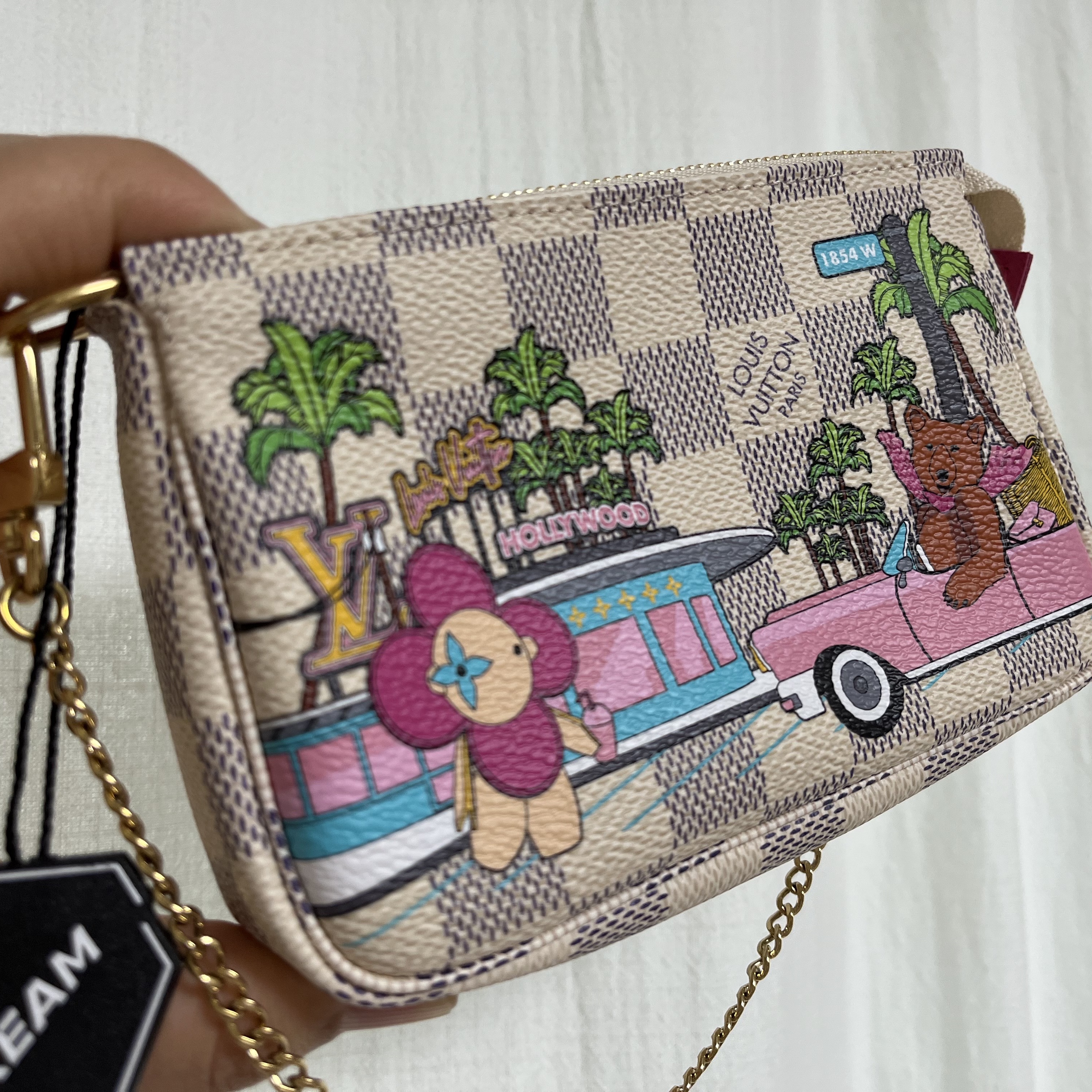Louis Vuitton Mini Pochette Accessoires Damier Azure Fuchsia Pink 착용 스타일 - 2
