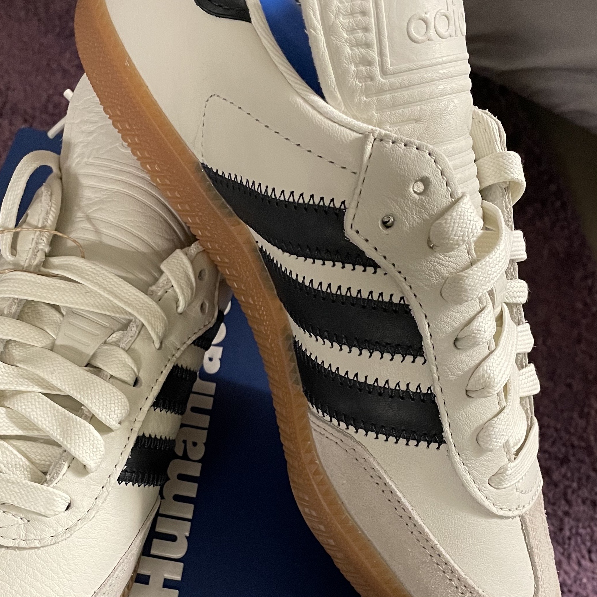 Adidas x Pharrell Williams Humanrace Samba Cloud White Night Grey 착용 스타일 - 2