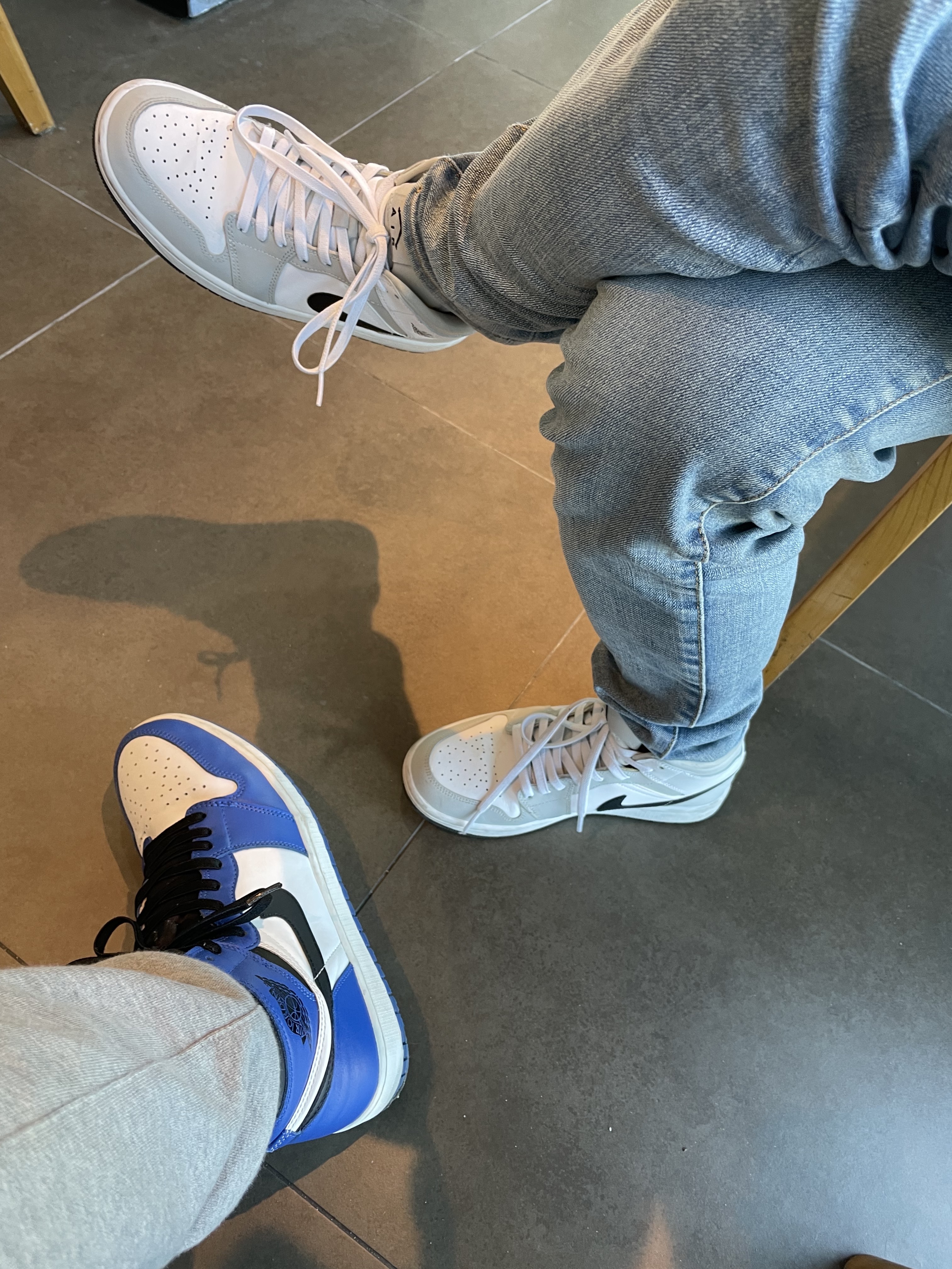 Jordan 1 Retro High Game Royal, (W) Jordan 1 Mid Grey Fog 착용 스타일