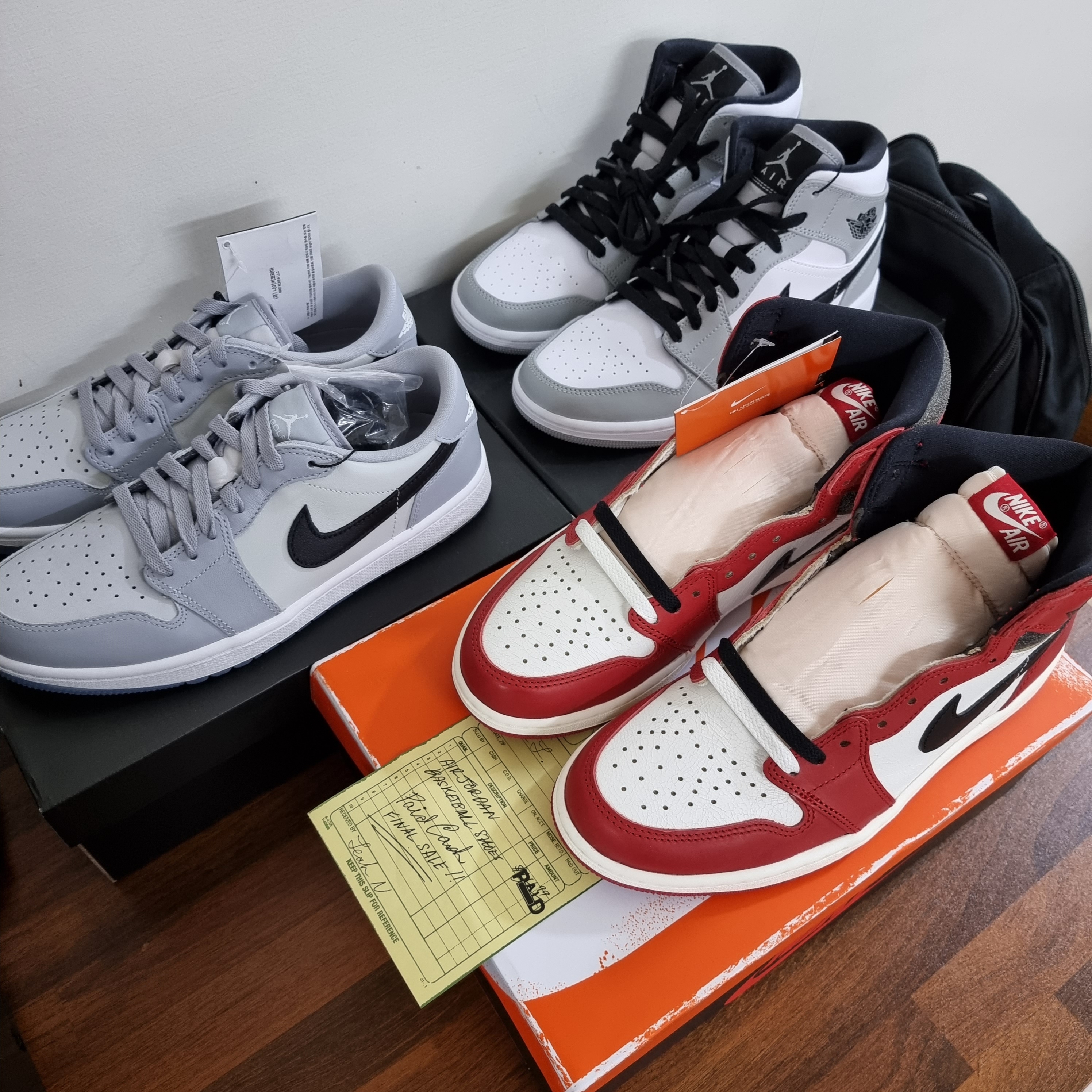 Jordan 1 Retro High OG Chicago 2022, Jordan 1 Low Golf Wolf Grey 착용 스타일