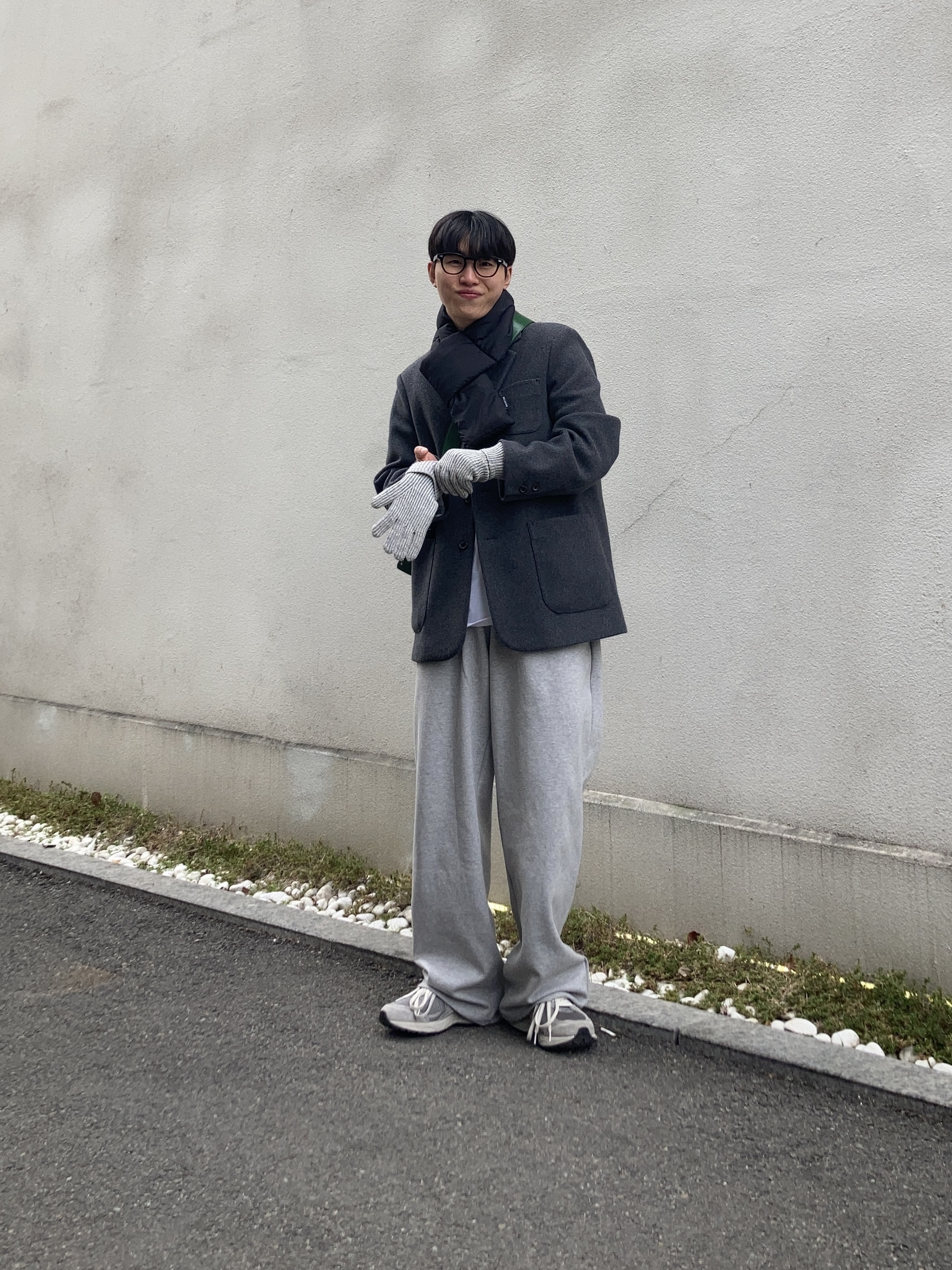 New Balance 2002R Grey 착용 스타일 - 1