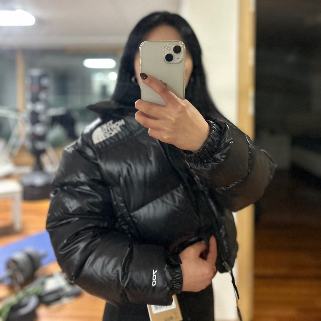 (W) The North Face Nuptse Short Jacket TNF Black 착용 스타일 - 2