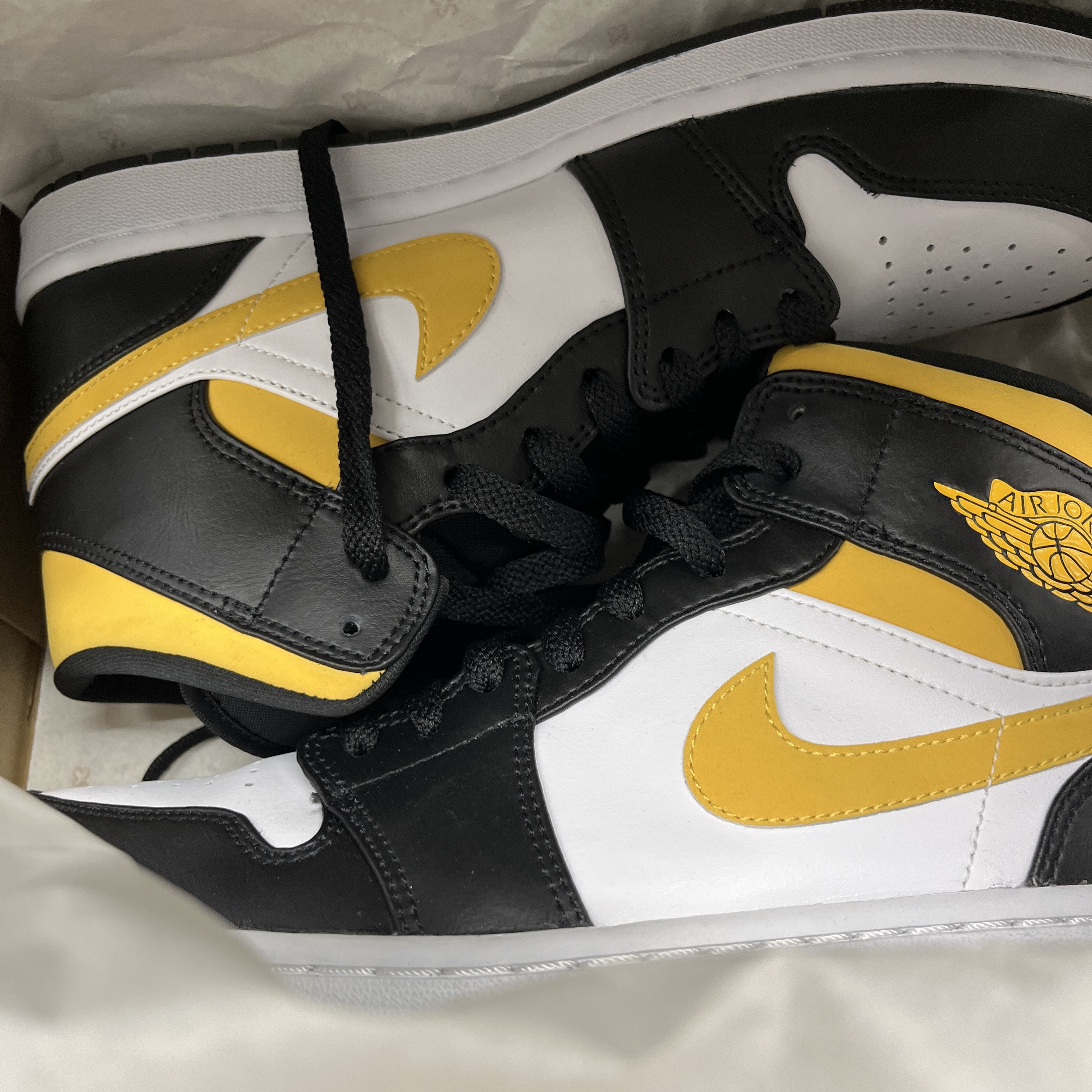 Jordan 1 Mid Pollen 착용 스타일 - 2