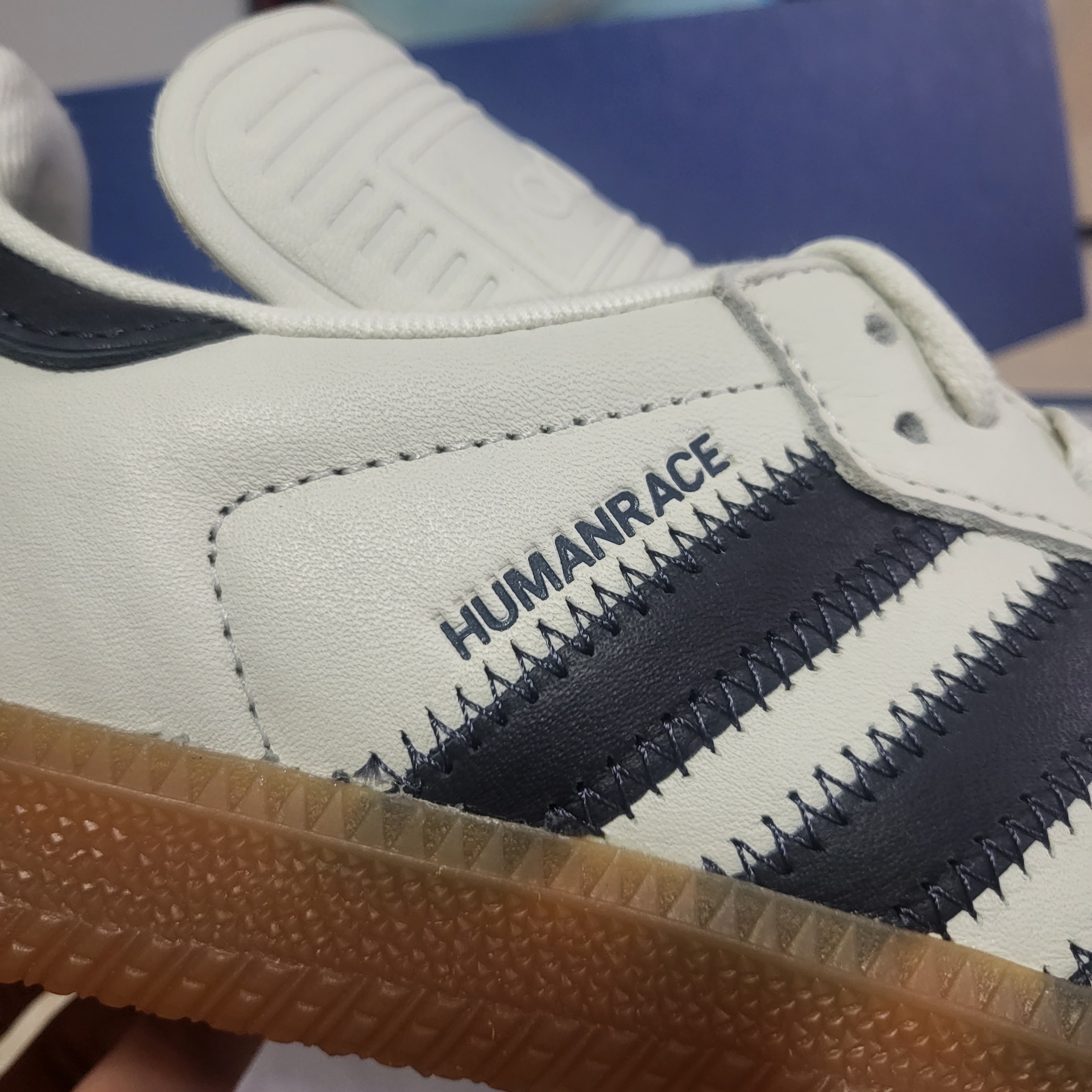 Adidas x Pharrell Williams Humanrace Samba Cloud White Night Grey 착용 스타일 - 3